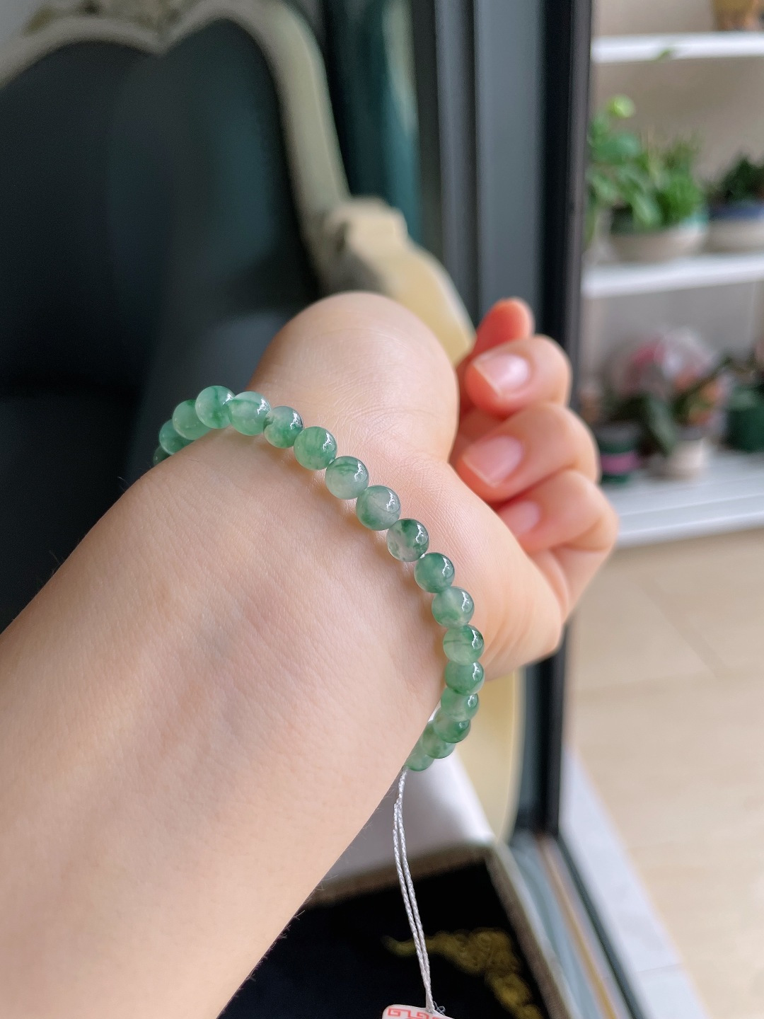 天然翡翠A货，冰飘花手串，尺寸：5.7mm。【编3754】