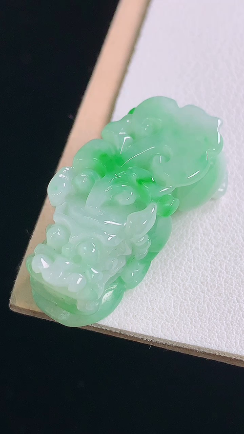 冰飘绿貔貅，无裂，尺寸:32.6-15.1-13.0mm 17