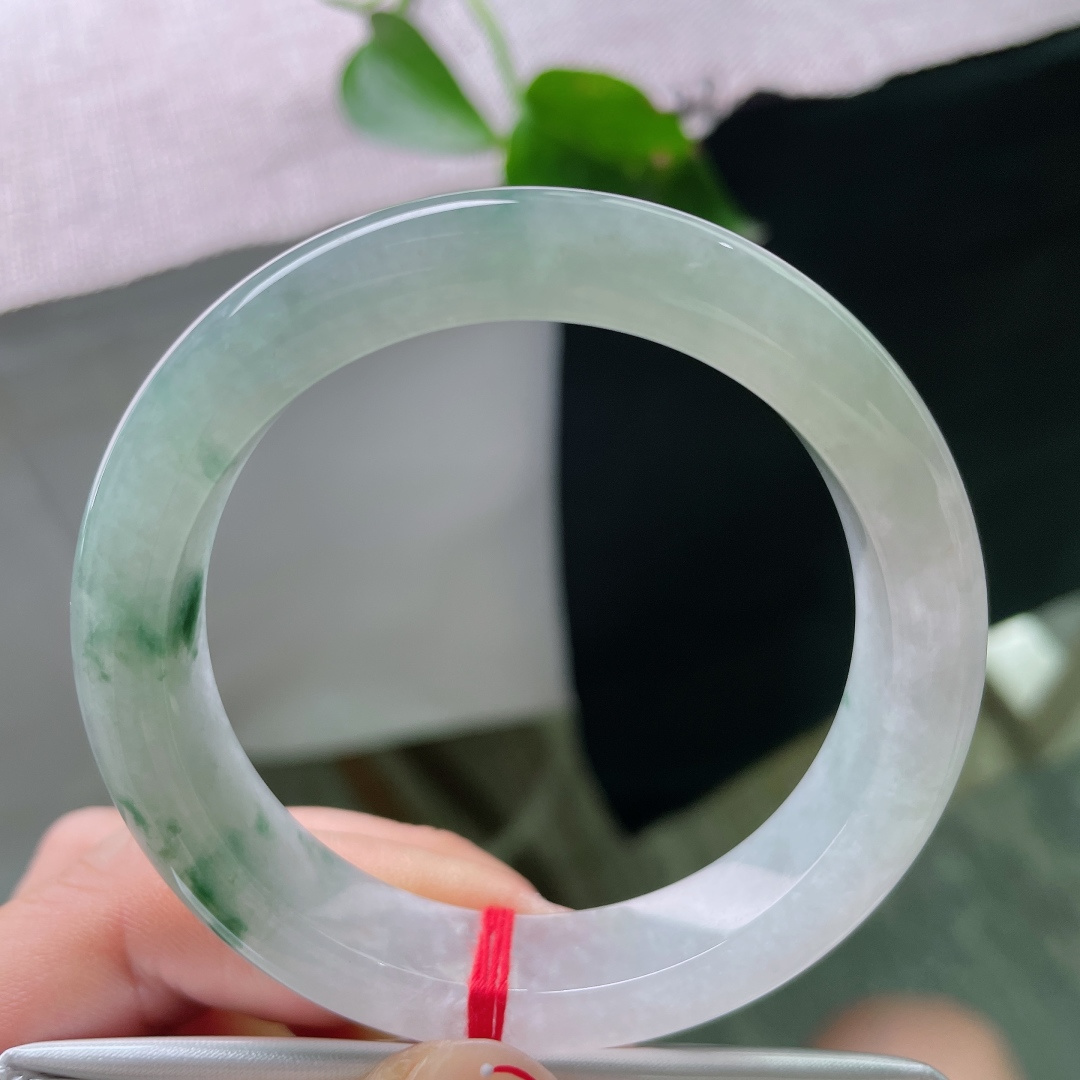 53.3/12.1/8.3，飘花正圈，冰润细腻，沁人心脾，贵气，悠悠的云里有淡淡的诗，晶体，57354a