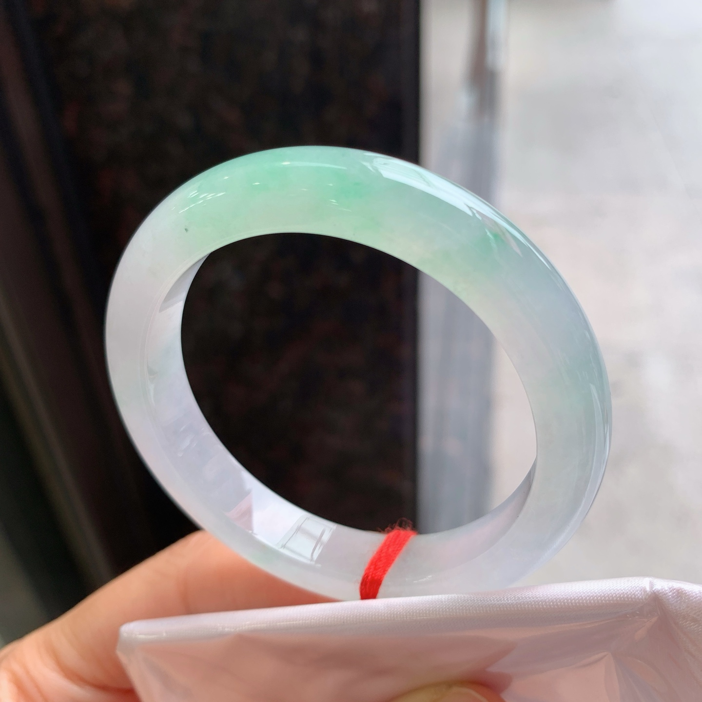 正圈冰飘绿 微棉纹 尺寸：49.8/10/7.9 小圈口