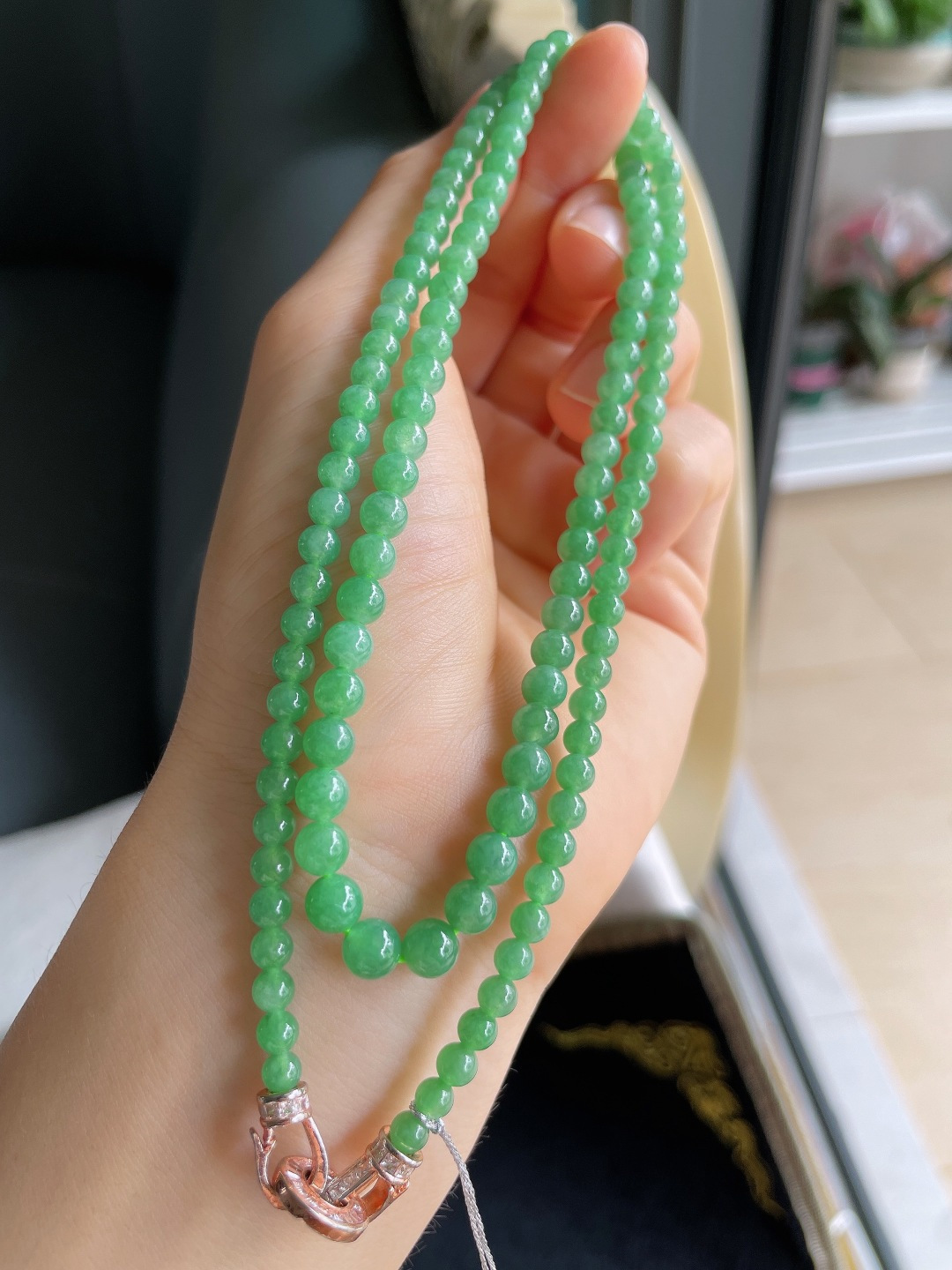 ️，缅甸天然翡翠A货，冰满绿圆珠珠链，尺寸：4.6-5.8mm128颗。【编2062】