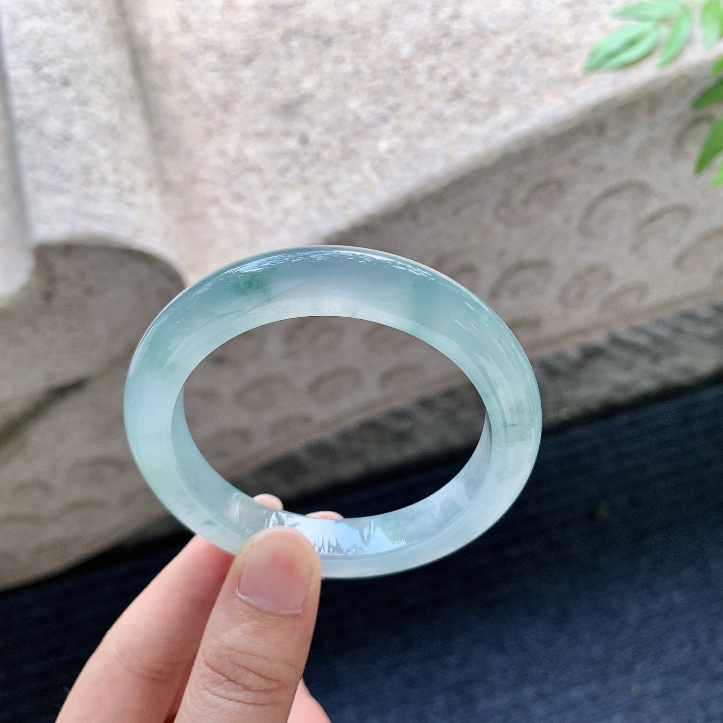 正圈52 53【圈口】53/10.5/9【编码】C5071939【描述】冰糯飘花，水润，种老，细腻，打灯有棉线