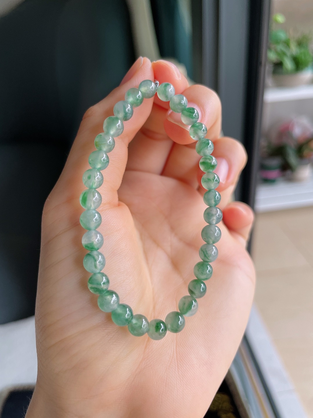 天然翡翠A货，冰飘花手串，尺寸：5.7mm。【编3754】