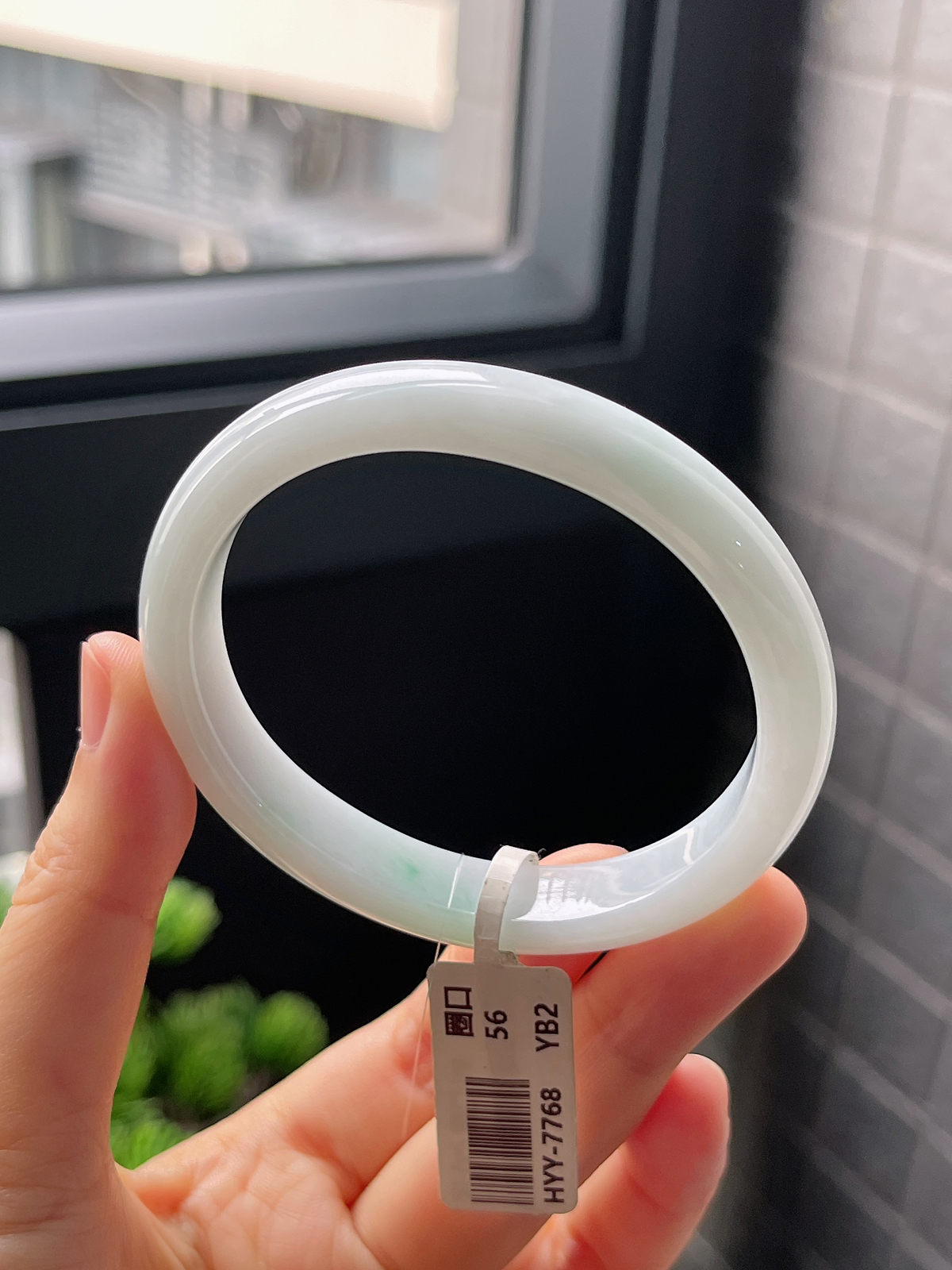贵妃镯56.2圈口，翡翠糯化种飘绿手镯