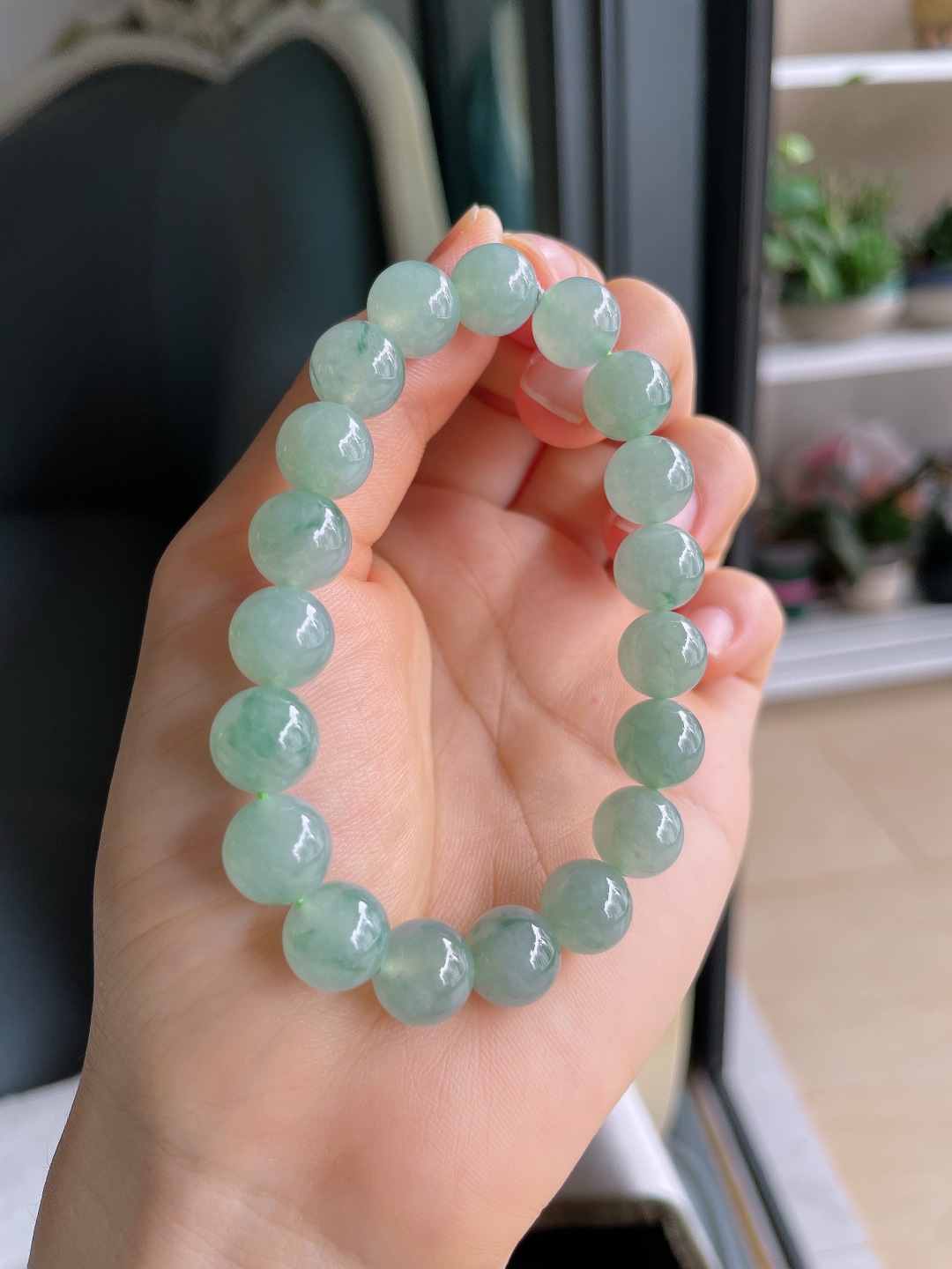 天然翡翠A货，冰飘花手串，尺寸：10mm。【编2973】