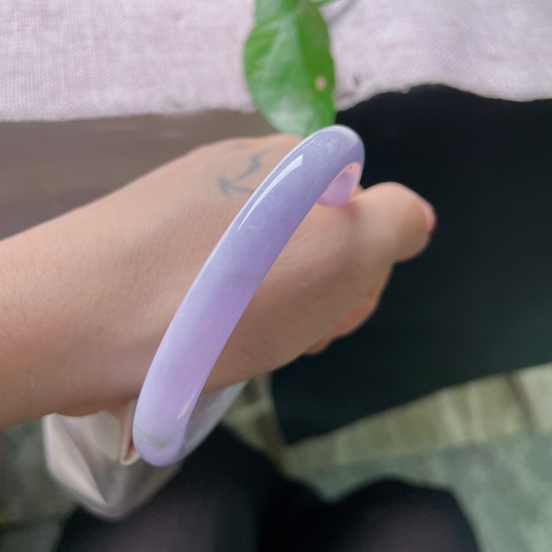 60.2/8.6，美人条，水润，大圈口，颜色艳丽，不俗气，佩戴高贵，有纹，ss55946a