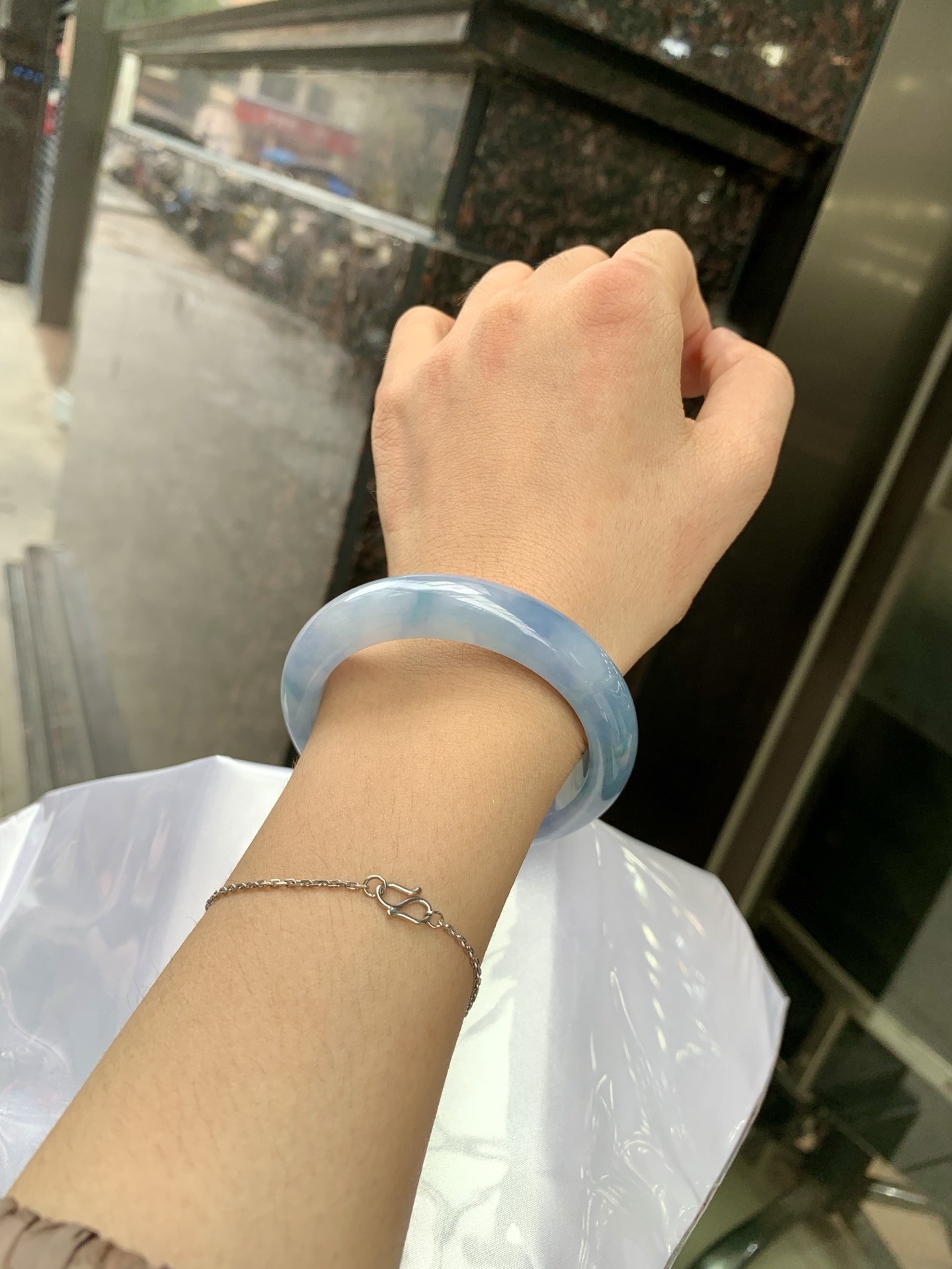 莫奈正圈 0719-53-71 打灯棉线，底妆水细腻，浓郁满色，仿佛莫奈笔下的鸢尾花丛一同盛放，一脚踏入春天的感觉，见光不失色。