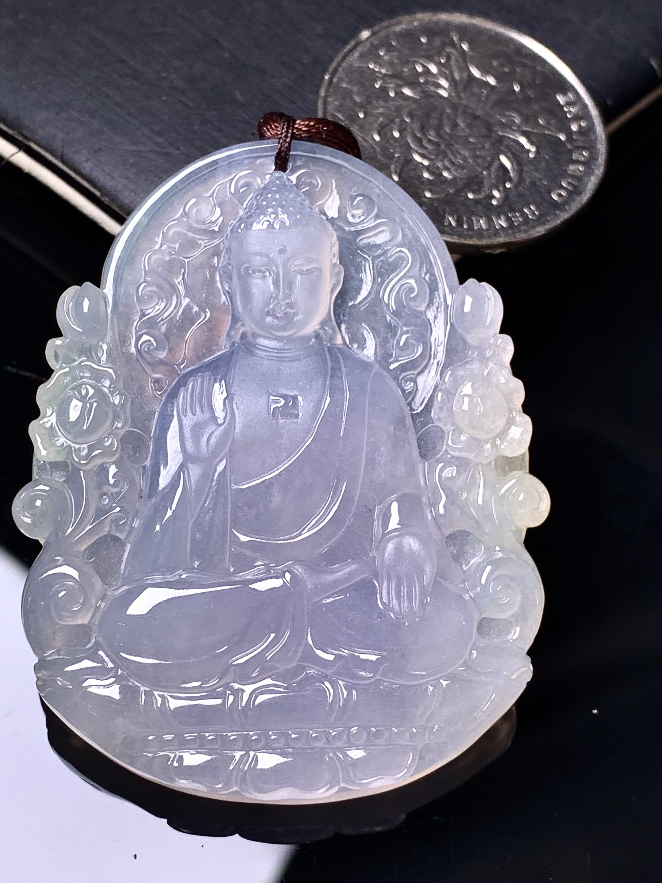 冰种大日如来佛祖吊坠 玉质细腻 色泽艳丽清新 水润亮眼 整体尺寸49.6*38.7*6.5 b2