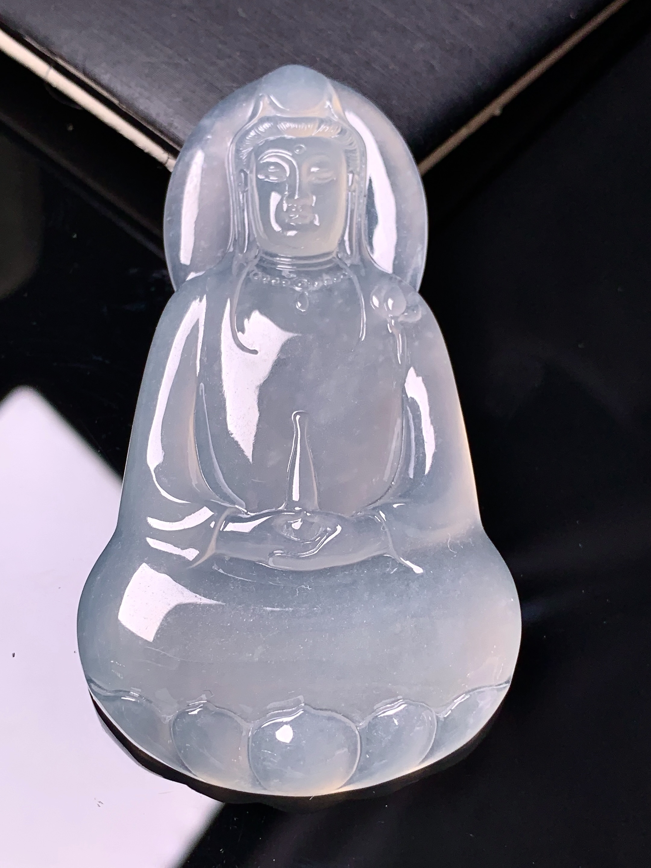 冰种观音菩萨吊坠 玉质细腻 色泽艳丽清新 水润亮眼 整体尺寸63*35.2*5.6 x7
