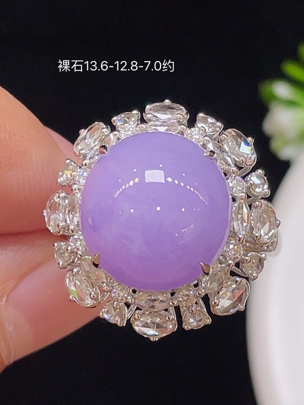 【高冰，大戒指】大件饱满，通透水润，玉质细腻，翠色鲜艳，18k金奢华钻石镶嵌，13.6-12.8-7