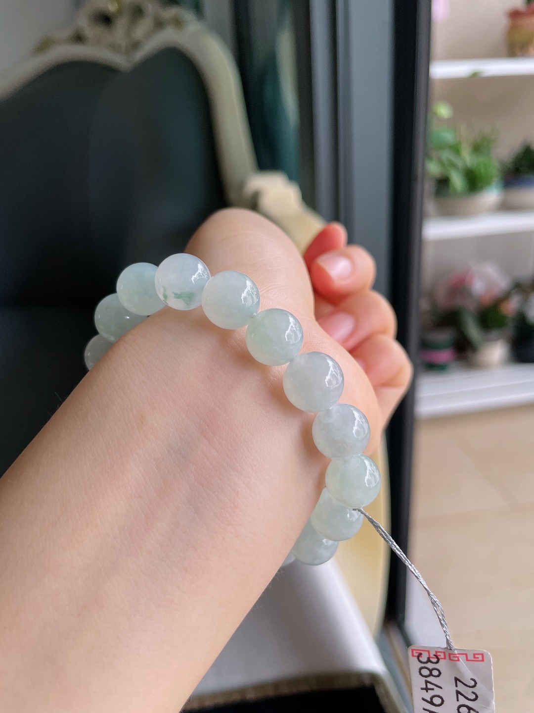 天然翡翠A货，冰飘花手串，尺寸：11mm。【编2264】