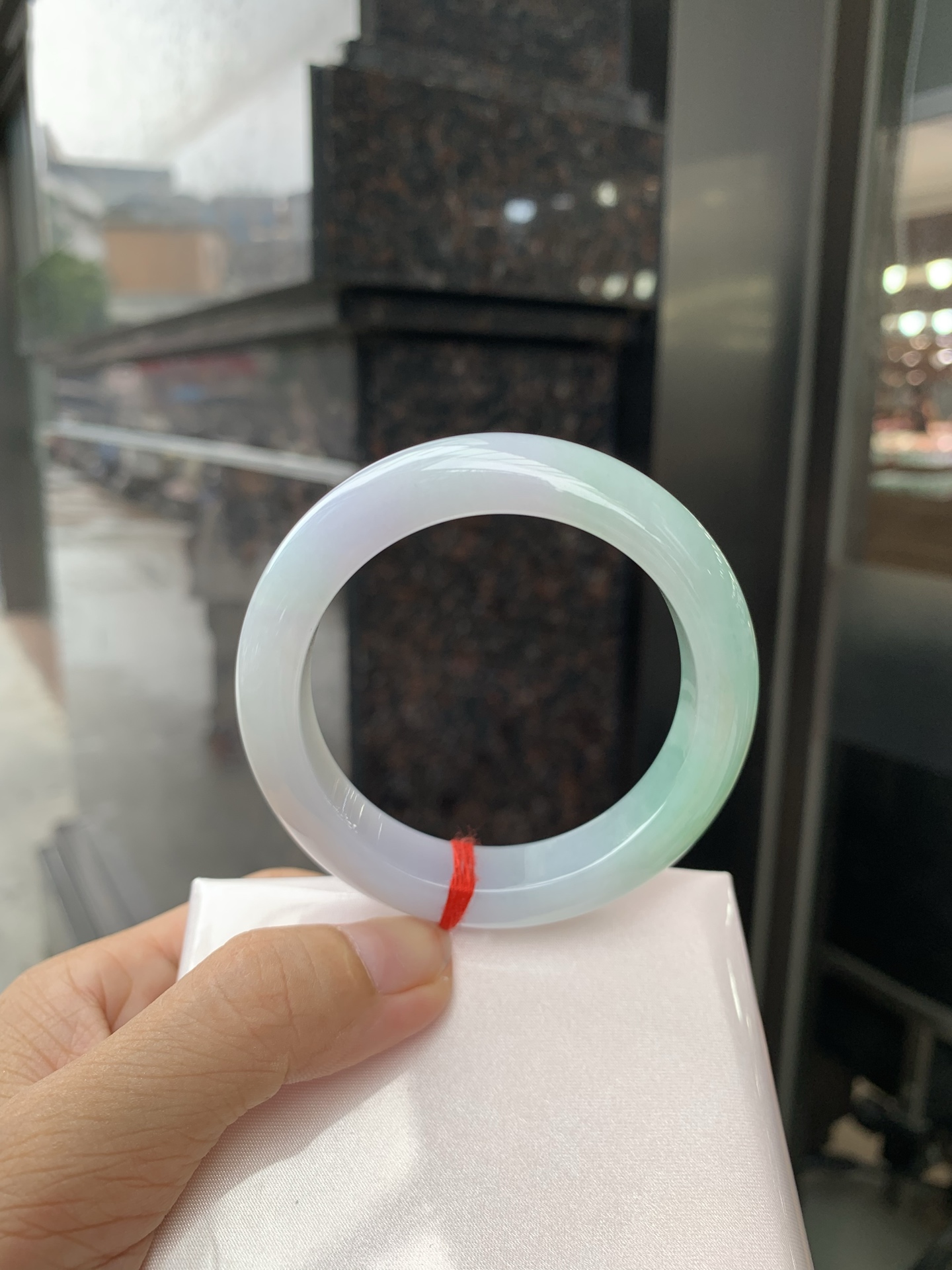 淡春彩正圈 52.7-8.6-12.1 0719-53-21 打灯棉线，底妆水润细腻，淡淡粉底与淡果绿搭配，宛如春天的繁华。在岁月的长河流转中绽放着独特的魅力，气质温婉而迷人。