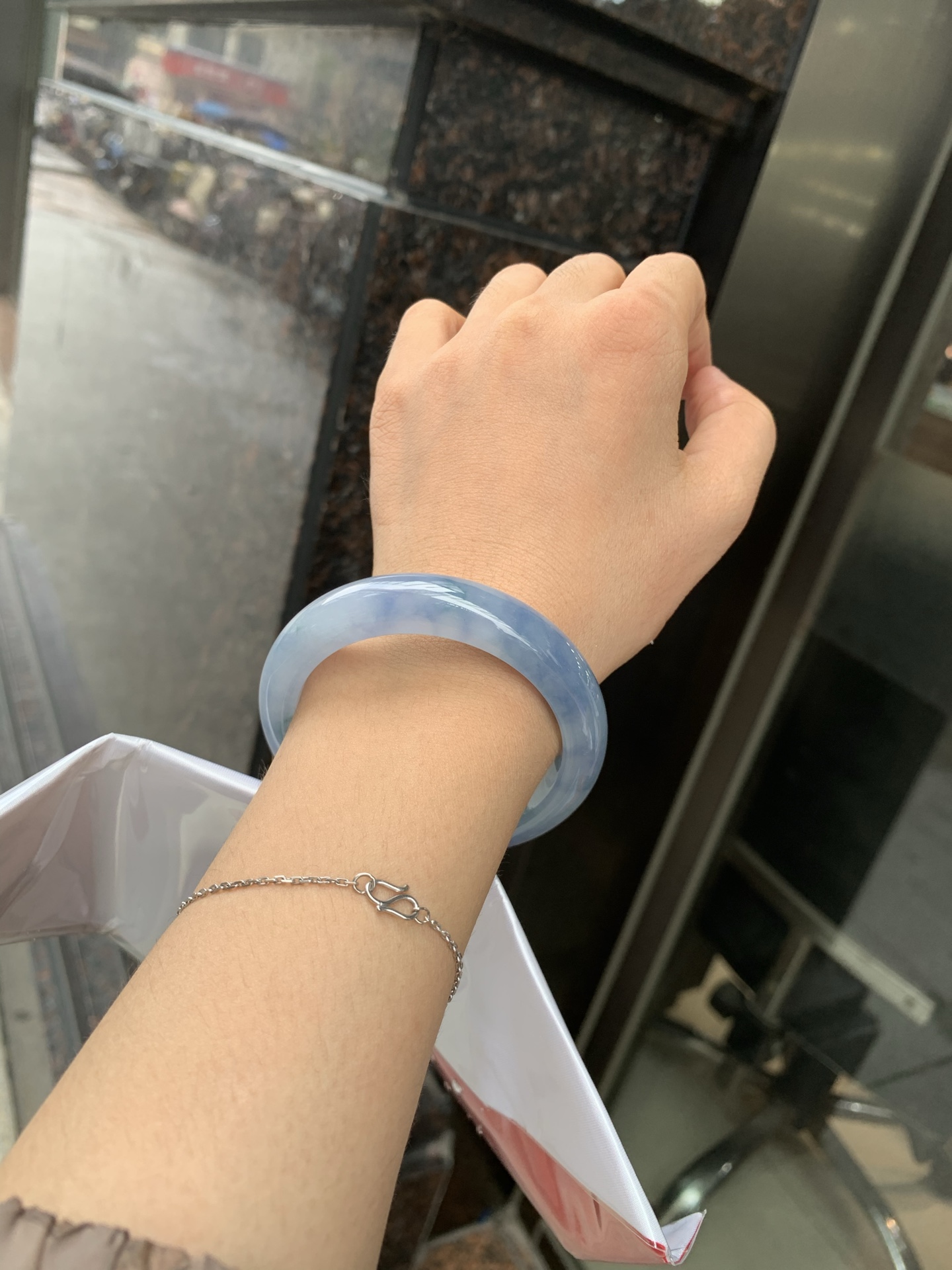 莫奈正圈 0719-53-71 打灯棉线，底妆水细腻，浓郁满色，仿佛莫奈笔下的鸢尾花丛一同盛放，一脚踏入春天的感觉，见光不失色。