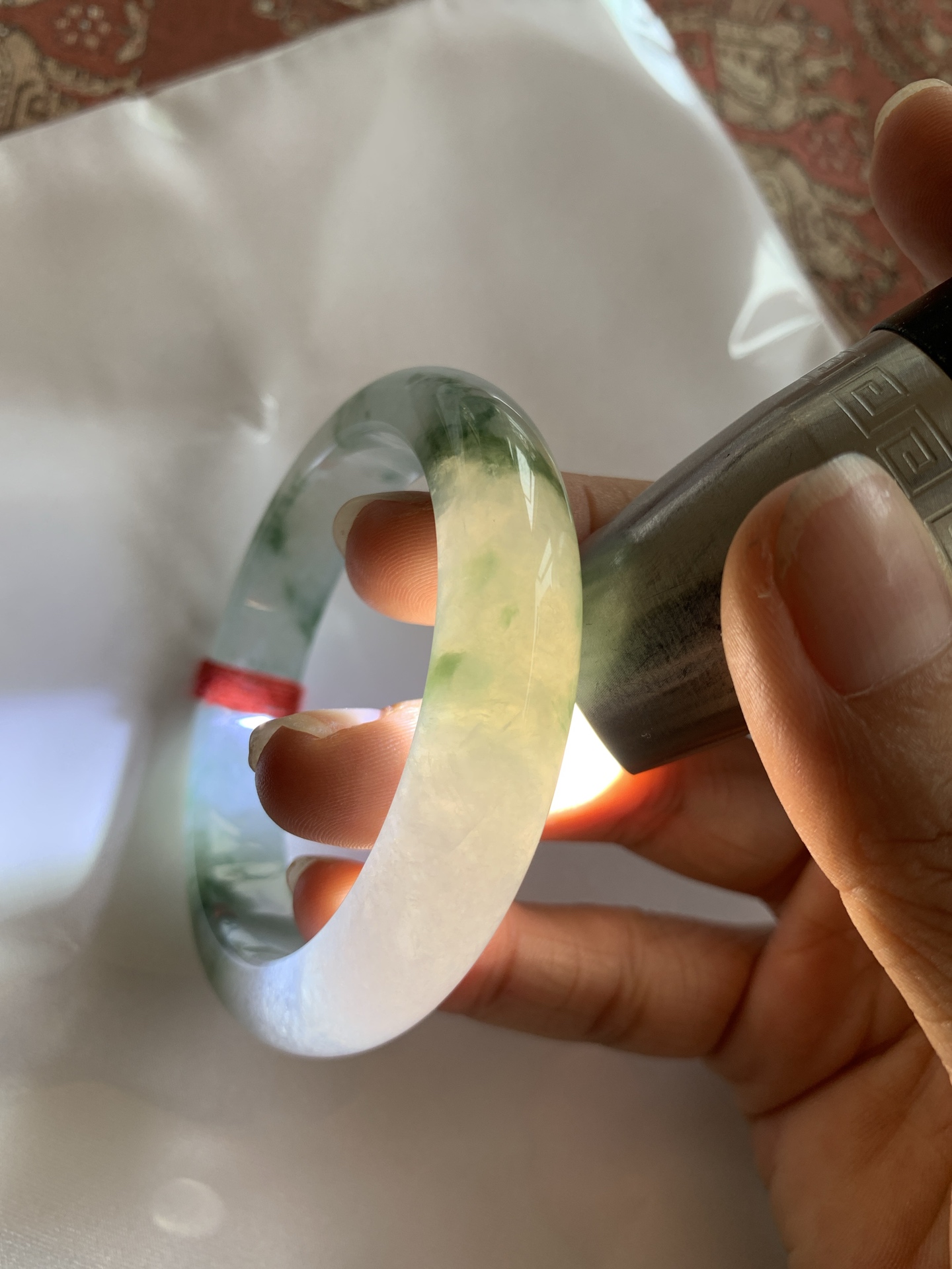 冰飘花正圈 0719-53-33 打灯棉线，底妆水润，冰底中开出了朵朵蓝花，飘花灵动飘逸，勾勒出一幅唯美诗意的山水意境画，古典优雅又秀气