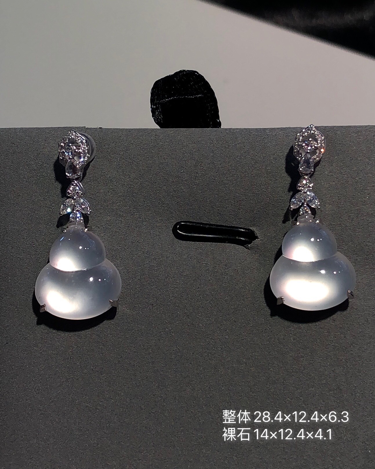 ️玻璃种葫芦耳坠 光感十足的冰葫芦，通体白净饱满圆润，简约款式新颖日常，上耳特别漂亮雅致，无裂28