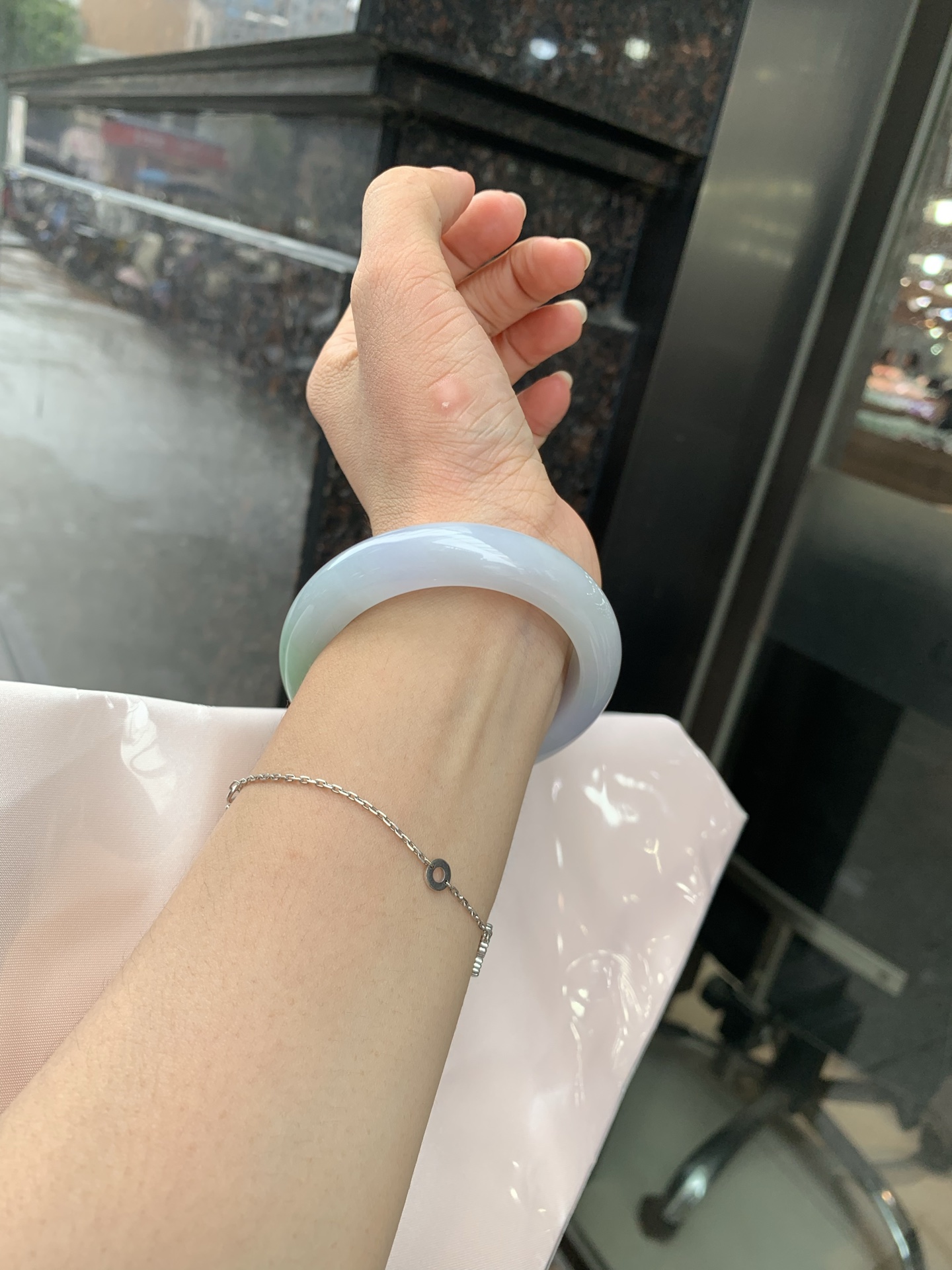 淡春彩正圈 52.7-8.6-12.1 0719-53-21 打灯棉线，底妆水润细腻，淡淡粉底与淡果绿搭配，宛如春天的繁华。在岁月的长河流转中绽放着独特的魅力，气质温婉而迷人。