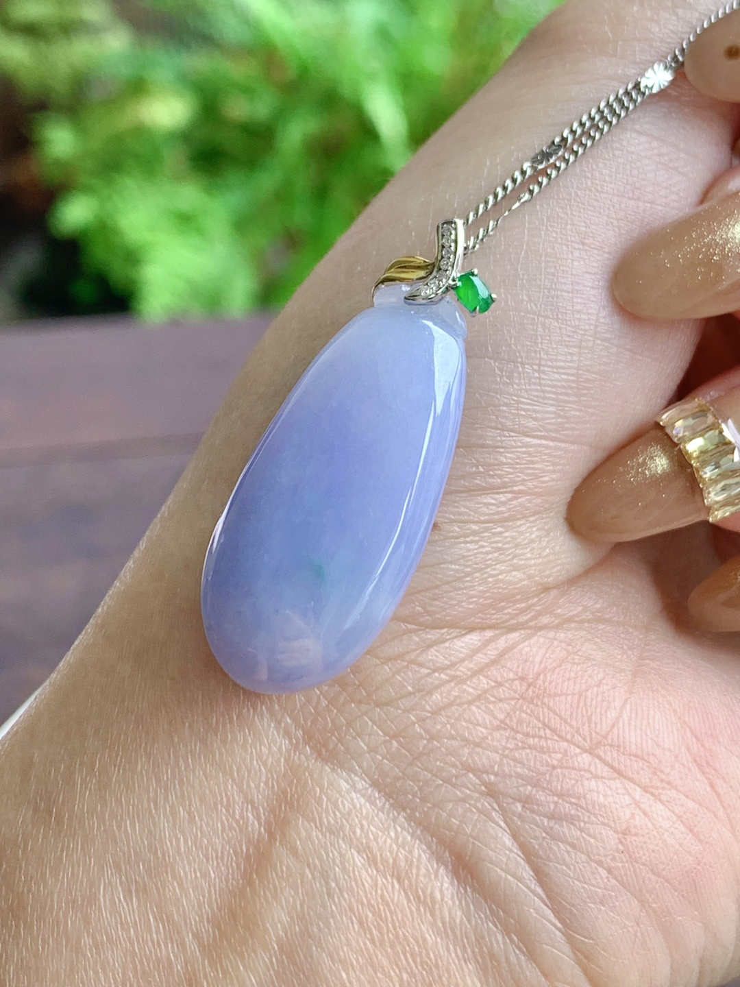 糯冰福瓜吊坠 说明 18k金镶嵌 无裂 性比高 整体 38.5 裸石 33.8-14.8-5.5 重量 7克 不议