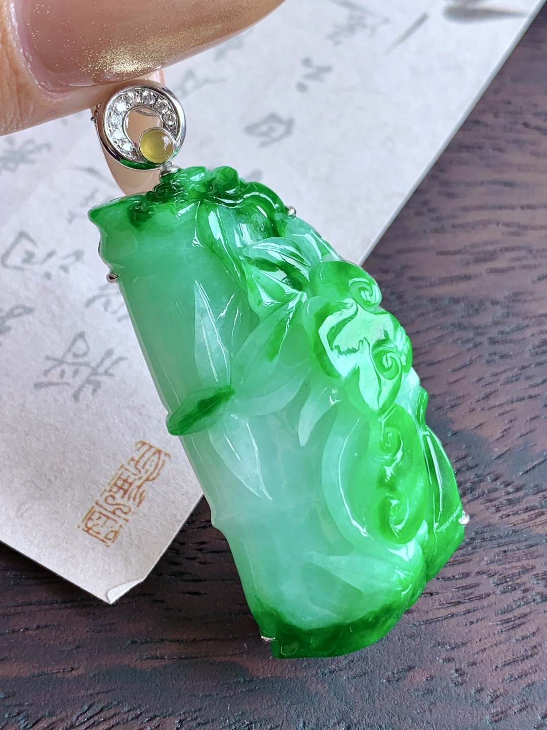 糯冰飘阳绿竹节吊坠 缅料 18k金镶嵌 无裂 性比高 超厚 整体60.6-25.2-13.4 裸石5