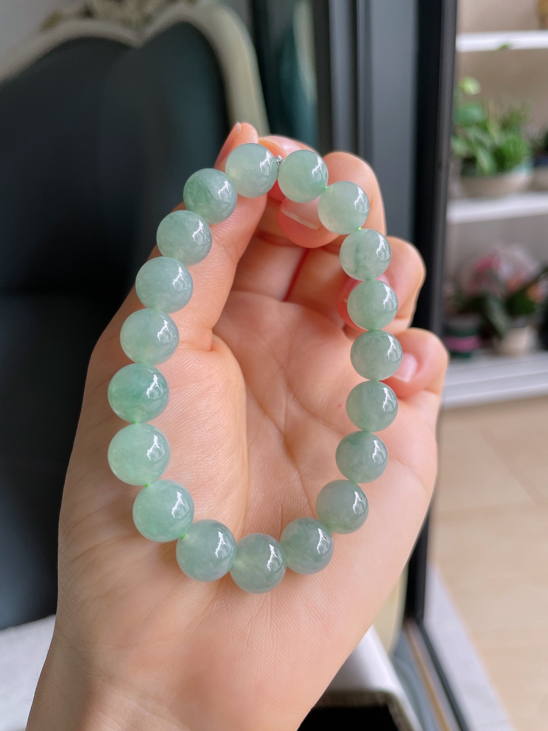 天然翡翠A货，冰飘花手串，尺寸：10mm。【编2973】