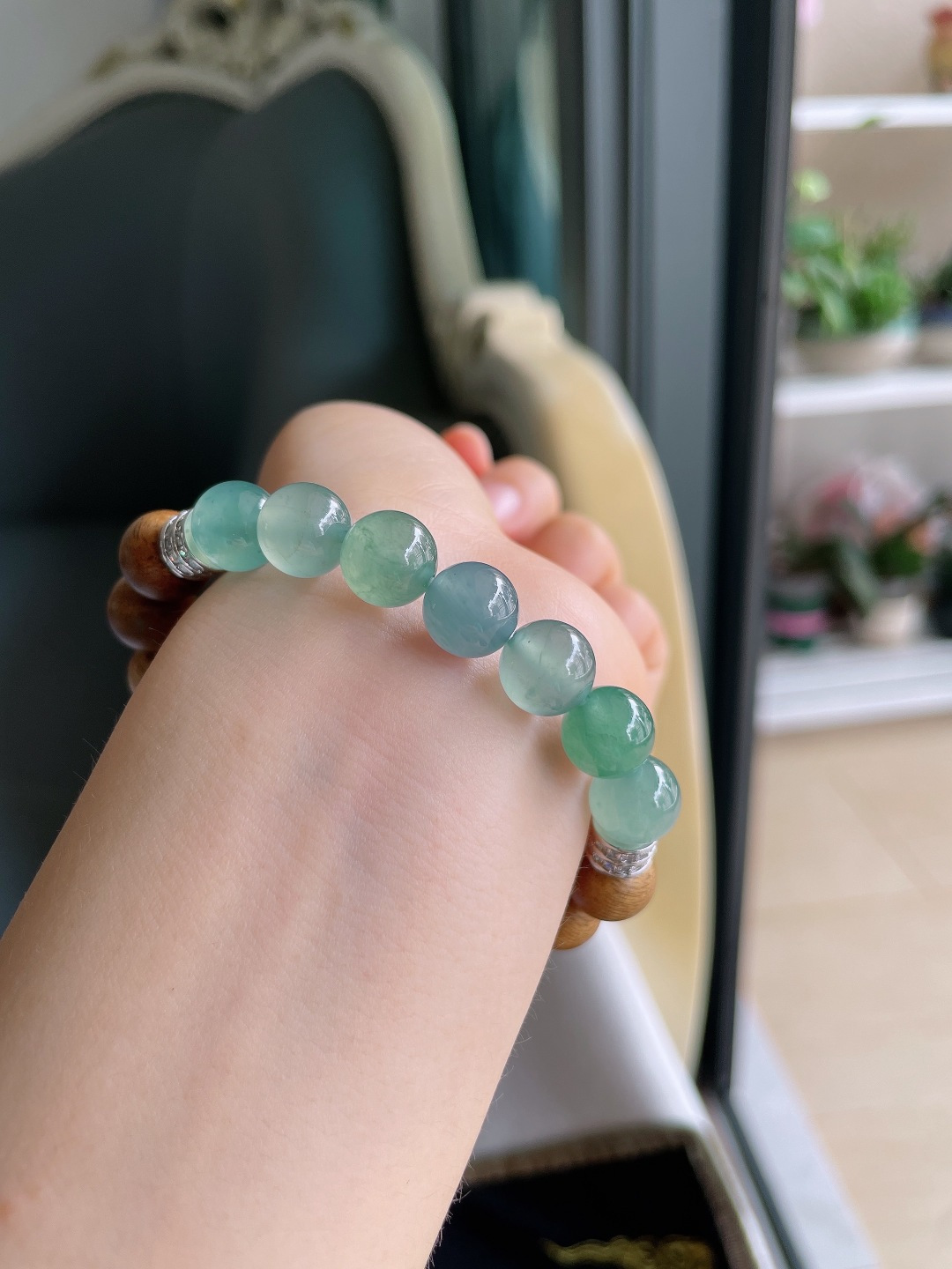 天然翡翠A货，冰多宝搭配沉香木手串，尺寸：9.8mm。【编4407】