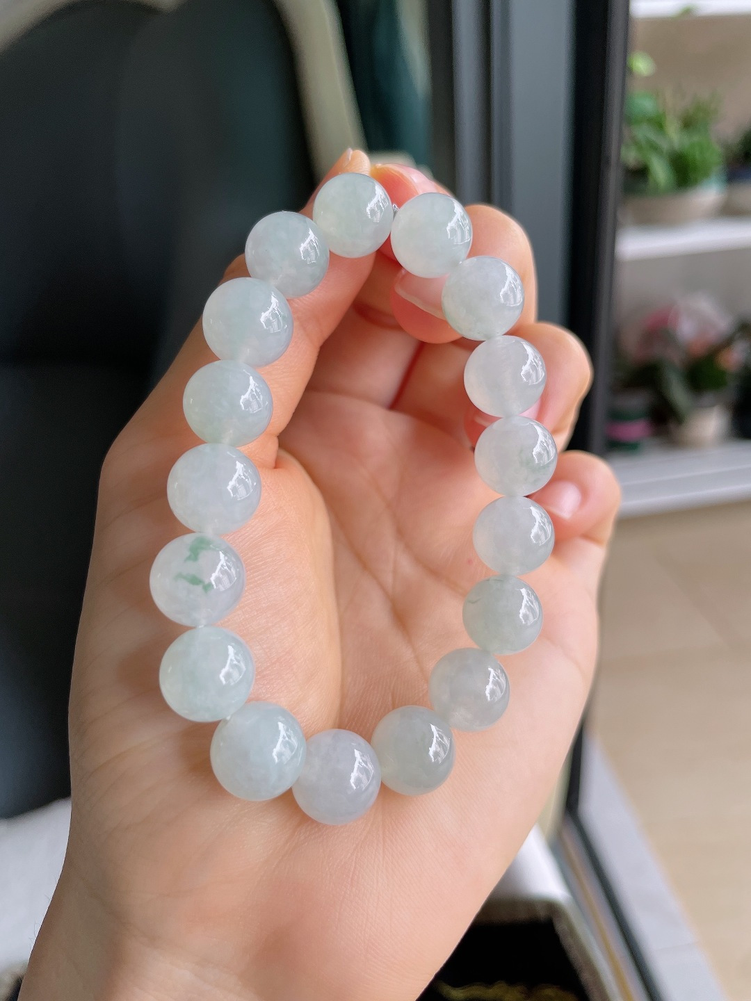 天然翡翠A货，冰飘花手串，尺寸：11mm。【编2264】