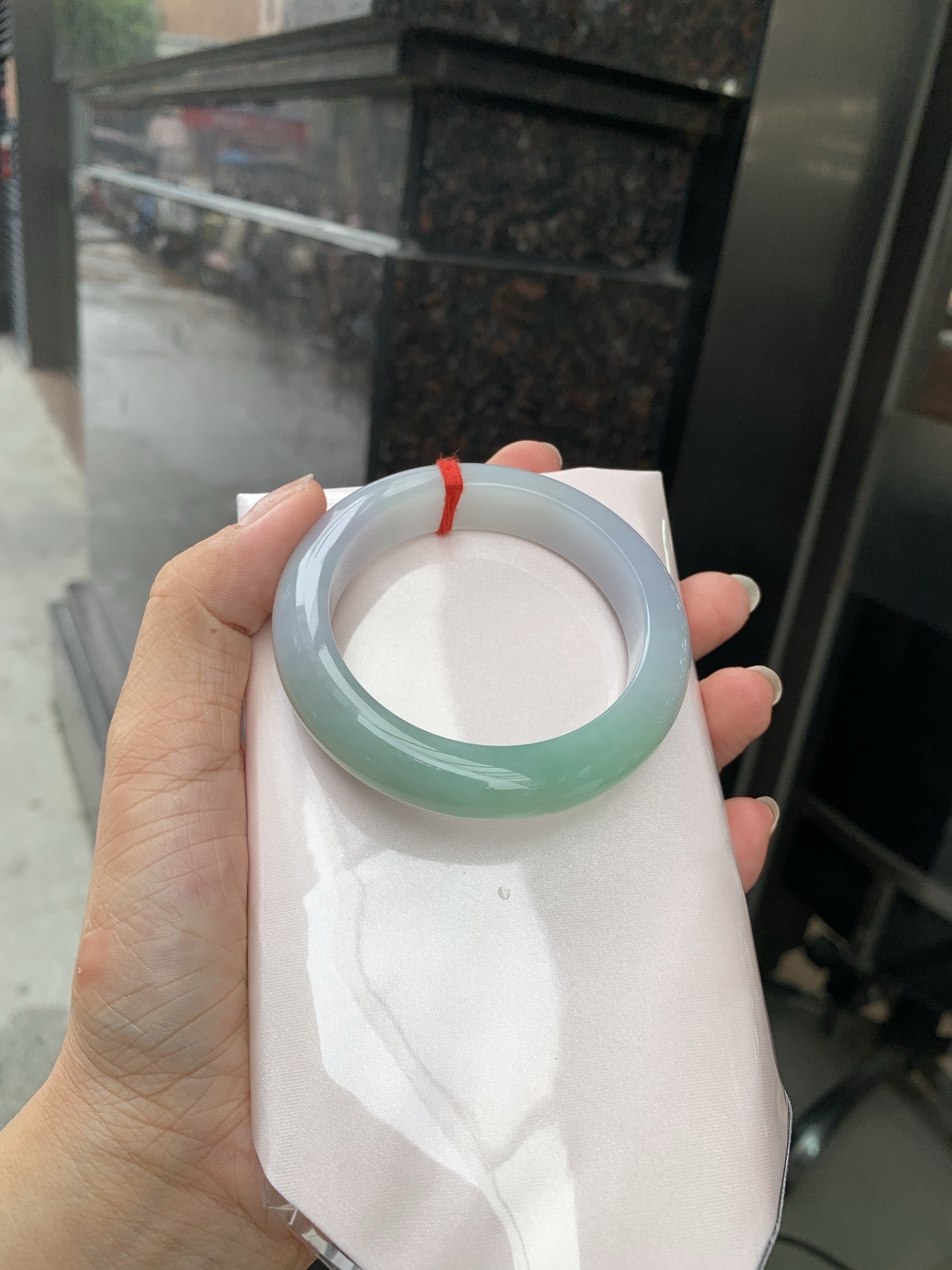 淡春彩正圈 52.7-8.6-12.1 0719-53-21 打灯棉线，底妆水润细腻，淡淡粉底与淡果绿搭配，宛如春天的繁华。在岁月的长河流转中绽放着独特的魅力，气质温婉而迷人。