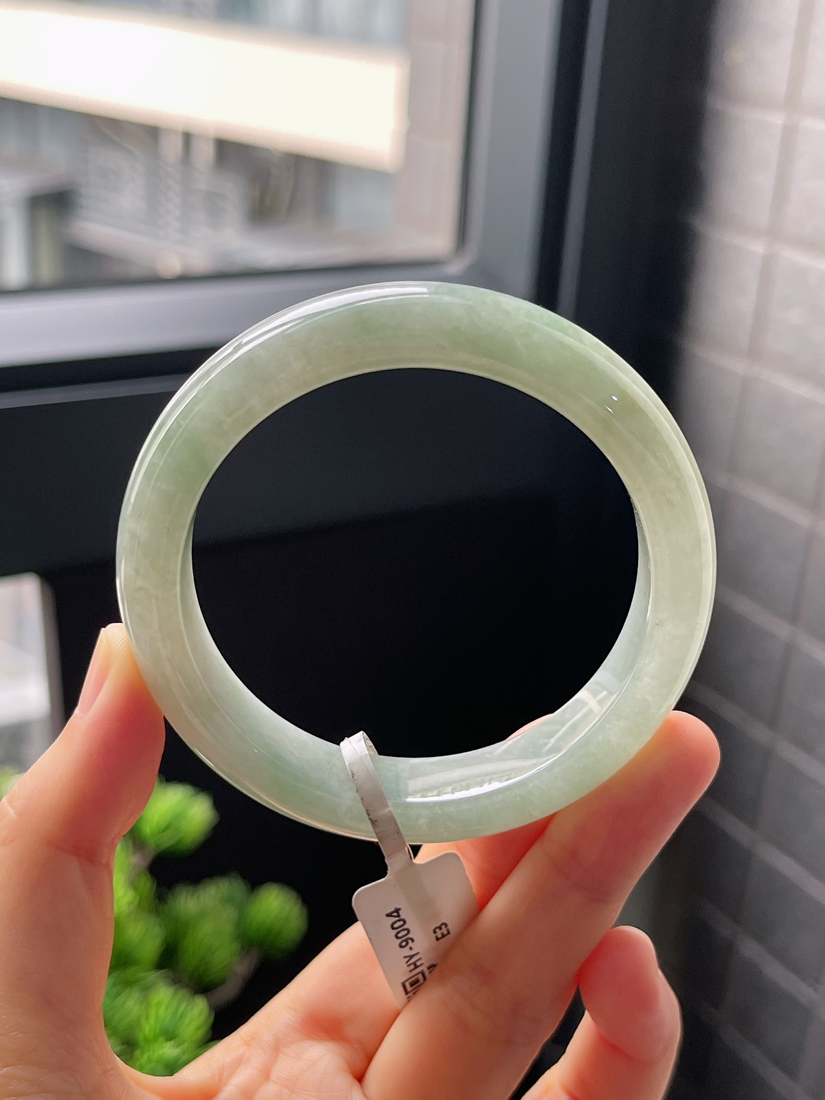 正圈54.2圈口，翡翠糯化种淡绿色手镯