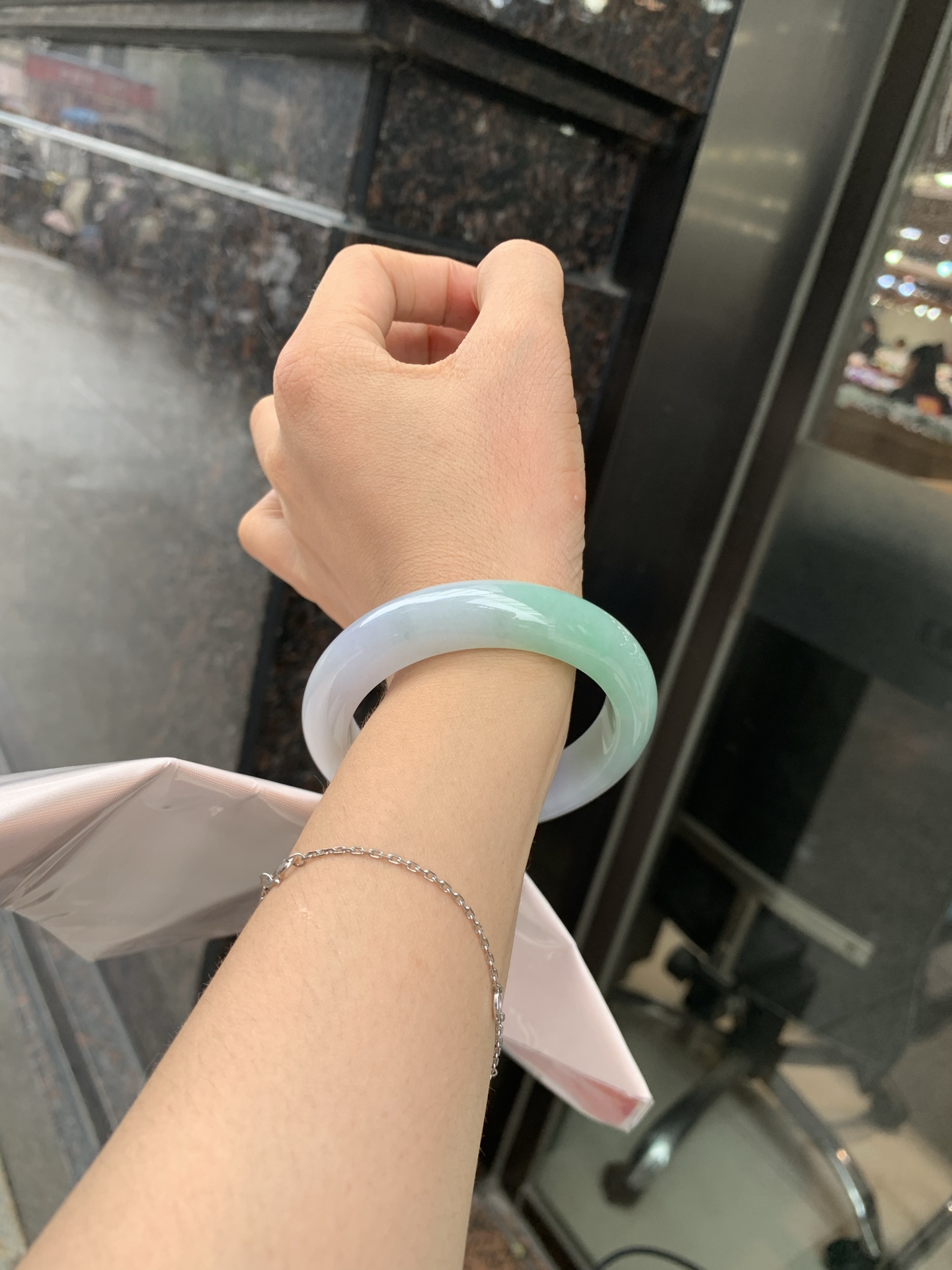 淡春彩正圈 52.7-8.6-12.1 0719-53-21 打灯棉线，底妆水润细腻，淡淡粉底与淡果绿搭配，宛如春天的繁华。在岁月的长河流转中绽放着独特的魅力，气质温婉而迷人。