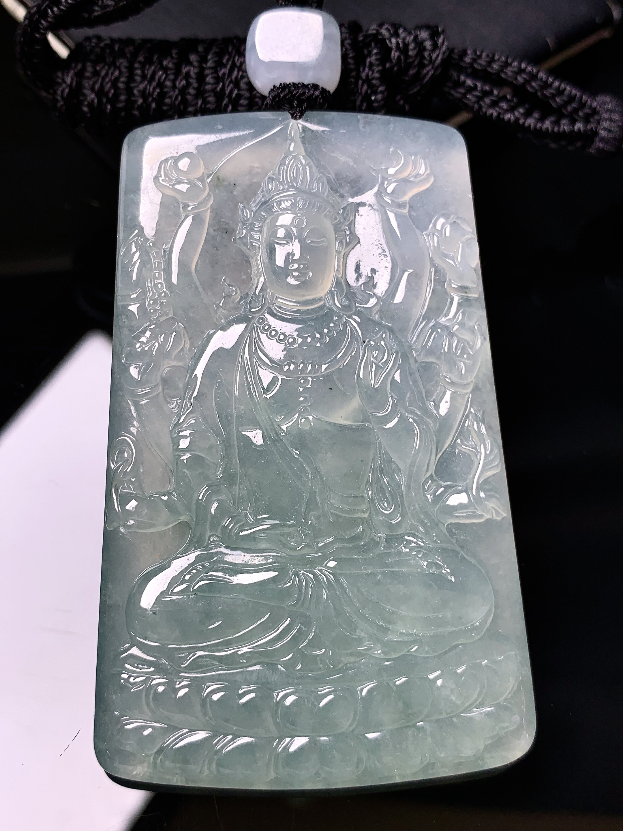 冰种观音菩萨吊坠 玉质细腻 色泽艳丽清新 水润亮眼 整体尺寸62.3*39.5*6.2 L1
