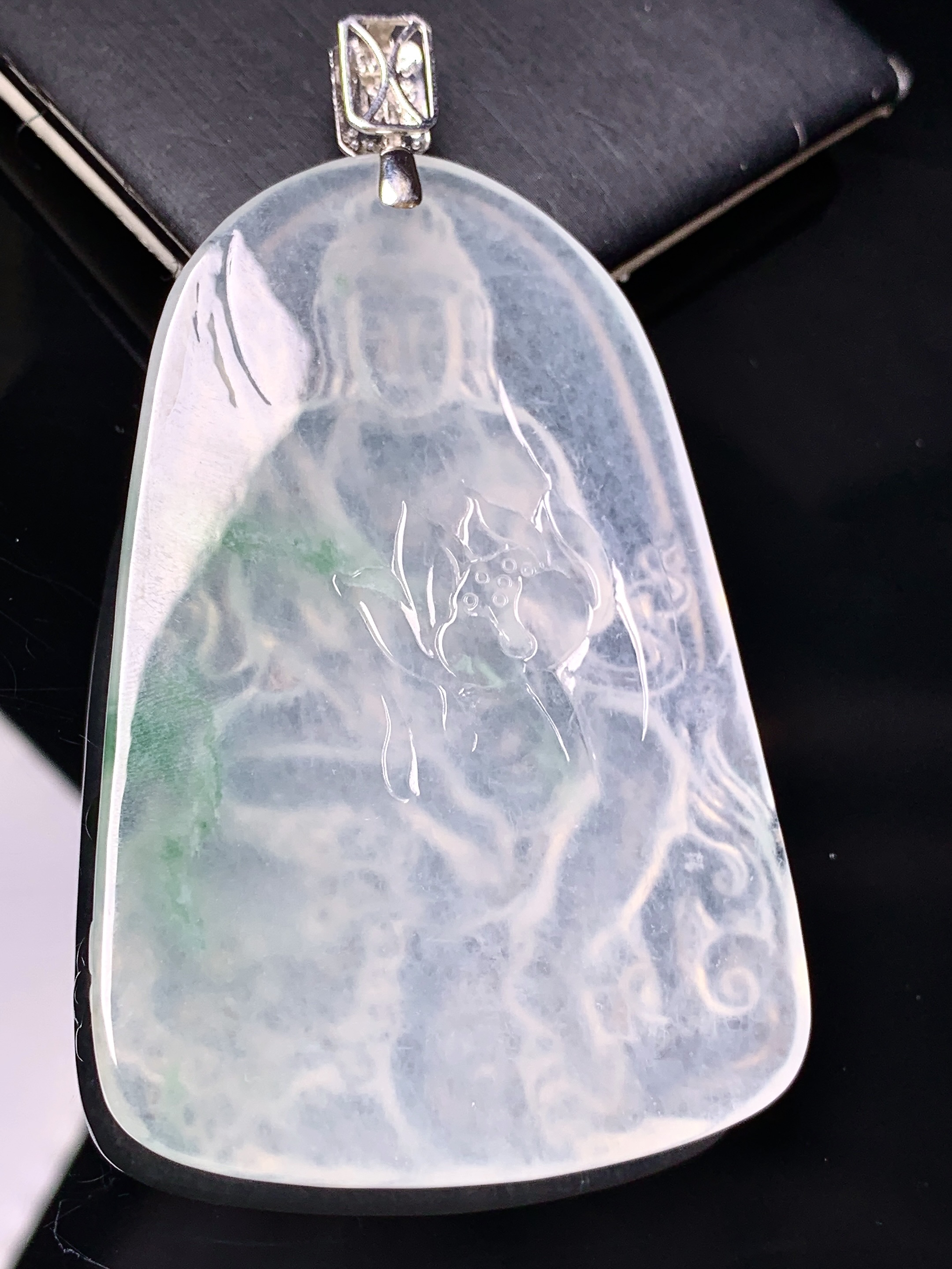 冰种飘绿文殊观音菩萨吊坠 玉质细腻 色泽艳丽清新 水润亮眼 整体尺寸75.5*43.5*6.2 L1