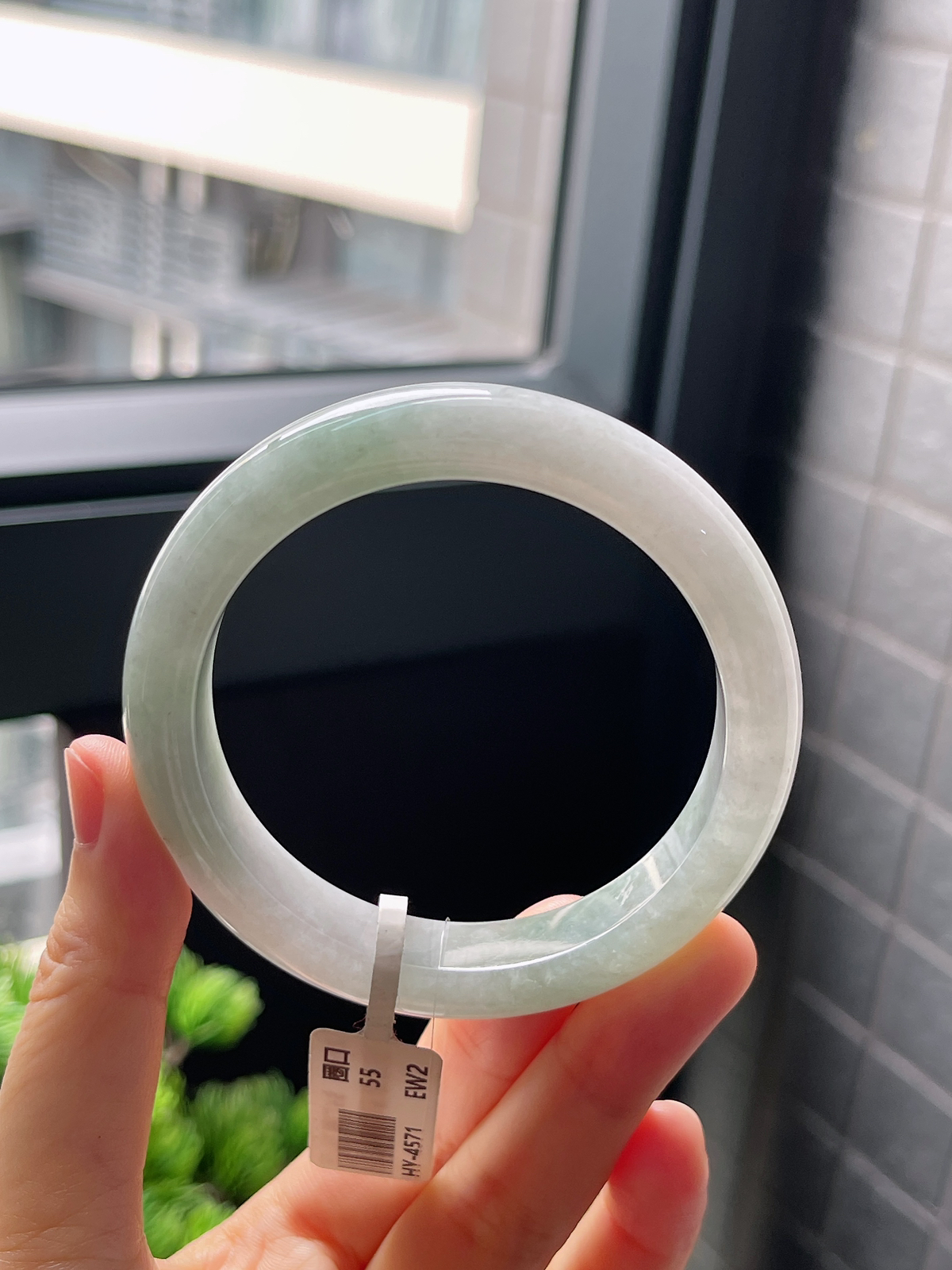 圈口55.8，翡翠糯化种飘绿手镯
