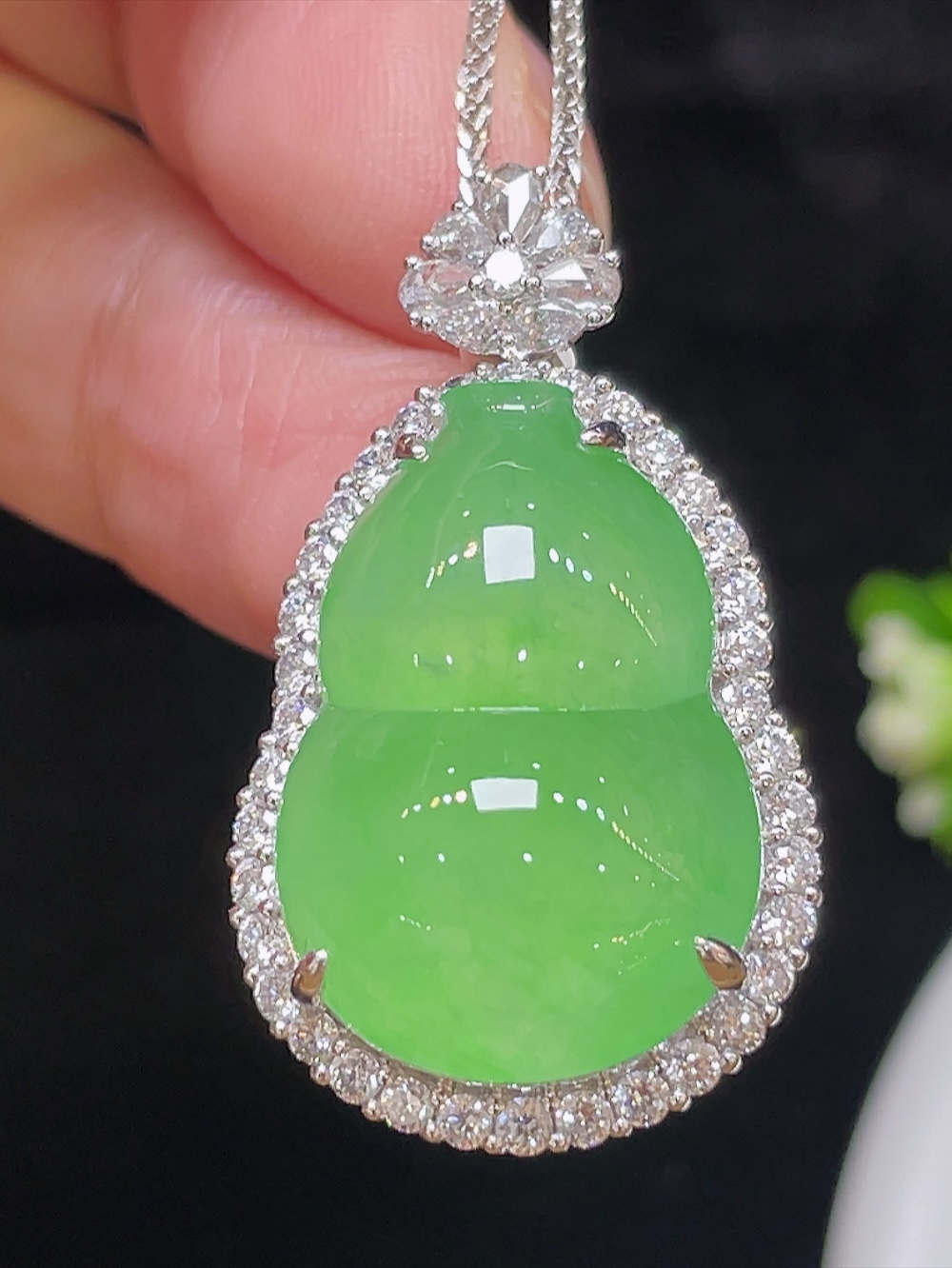 ️【冰种阳绿，大葫芦】大件饱满，通透水润，玉质细腻，翠色鲜艳，18k金奢华钻石镶嵌️，22.1-