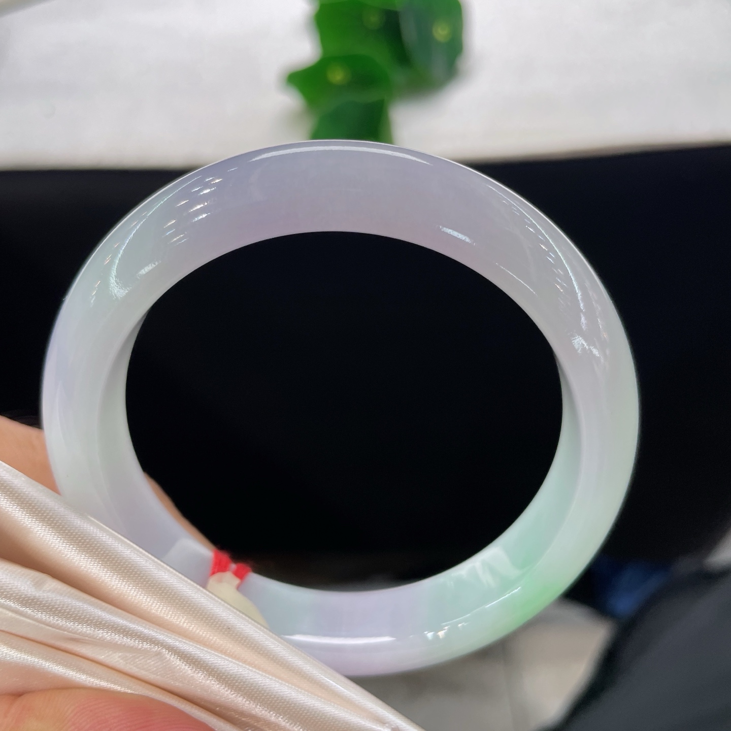 圈口57.5/12.3/8.7，冰春彩正圈，57/58可戴，浅紫藏温柔，飘翠寄安康，一镯兼得春与霞，无裂