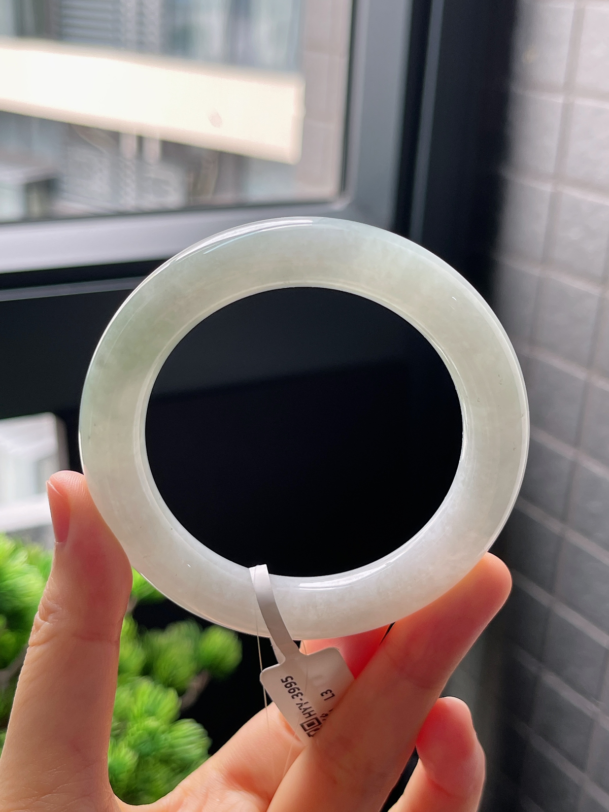 圈口53.2，翡翠糯化种浅绿色手镯