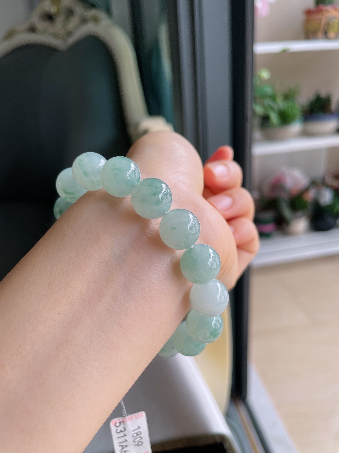 天然翡翠A货，冰飘花手串，尺寸：12.5mm。【编1809】