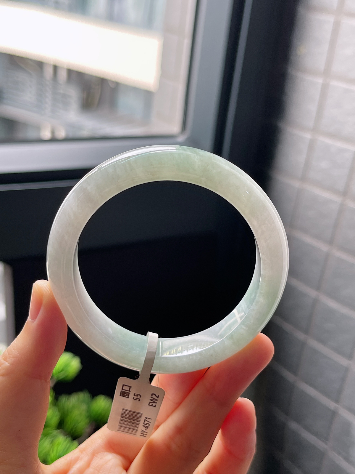 圈口55.8，翡翠糯化种飘绿手镯
