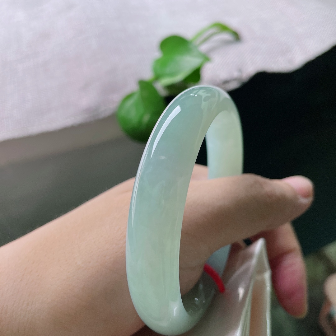 绿底正圈，水头好，种老，葡萄肉质地，温润如水，无裂，ss56161a