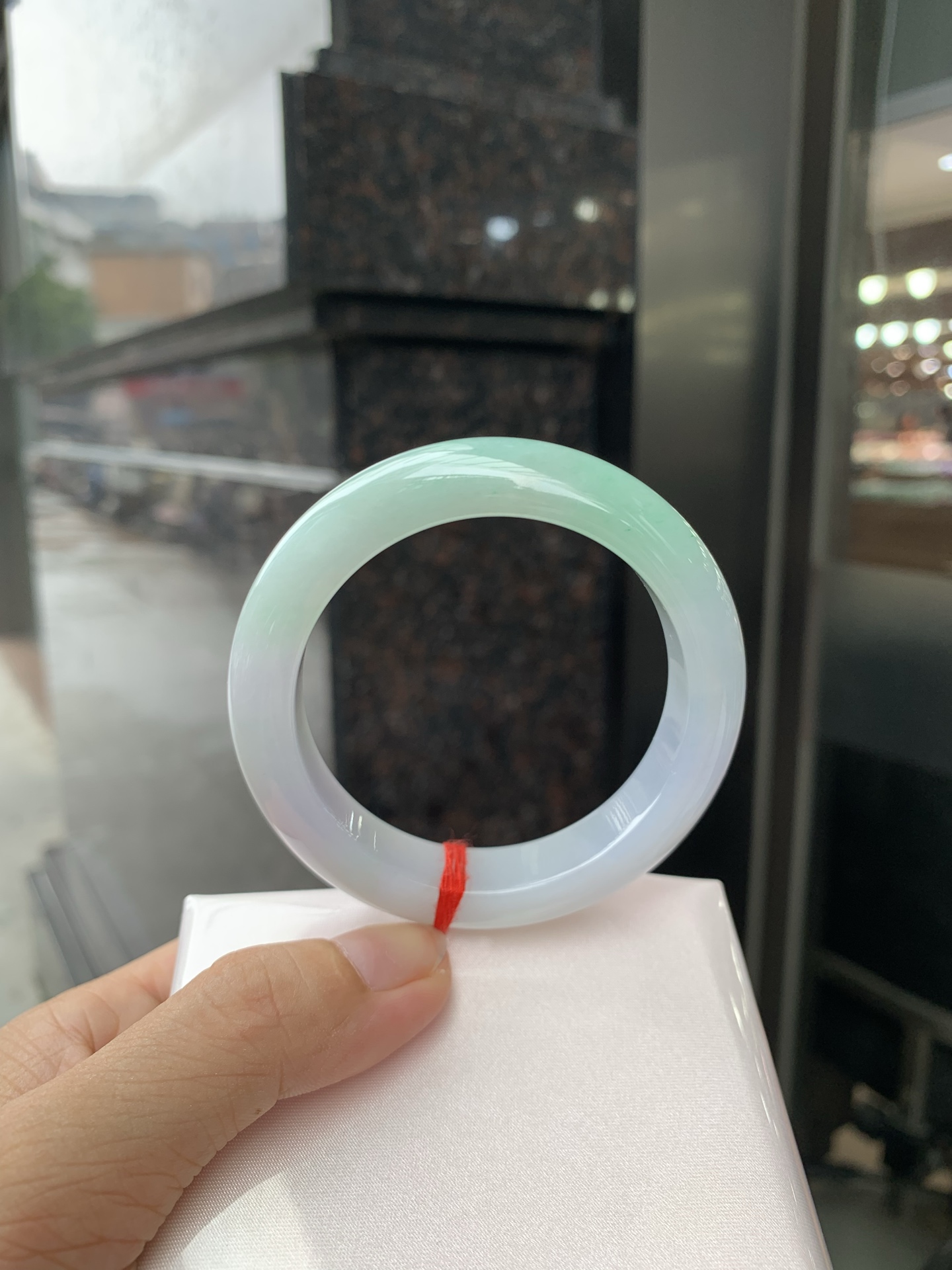 淡春彩正圈 52.7-8.6-12.1 0719-53-21 打灯棉线，底妆水润细腻，淡淡粉底与淡果绿搭配，宛如春天的繁华。在岁月的长河流转中绽放着独特的魅力，气质温婉而迷人。