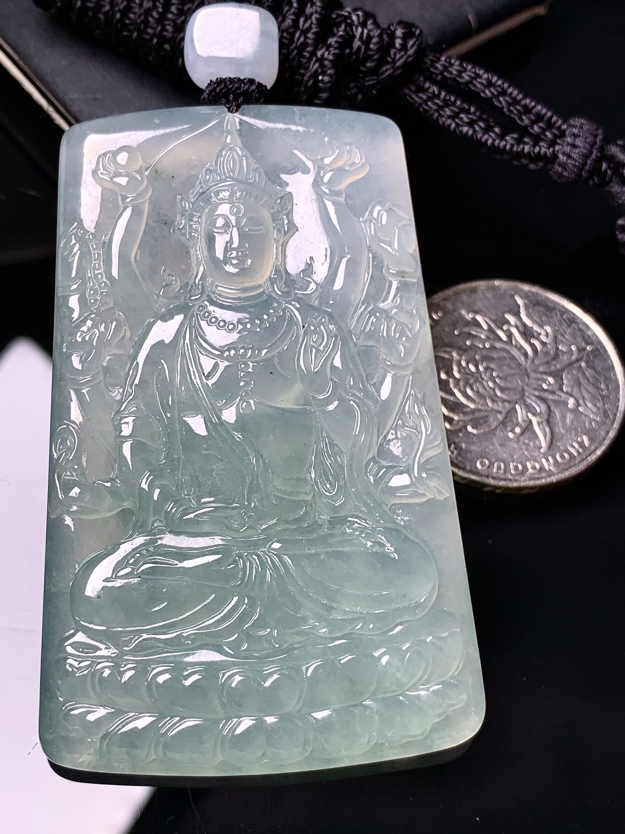 冰种观音菩萨吊坠 玉质细腻 色泽艳丽清新 水润亮眼 整体尺寸62.3*39.5*6.2 L1