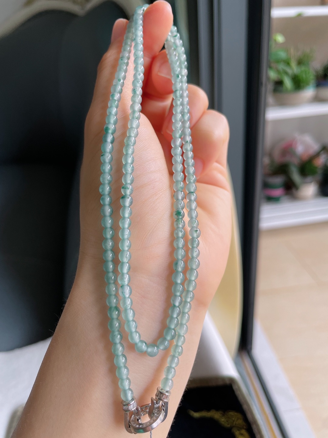 天然翡翠A货，冰飘花珠链，尺寸：4mm168颗。【编2-436】