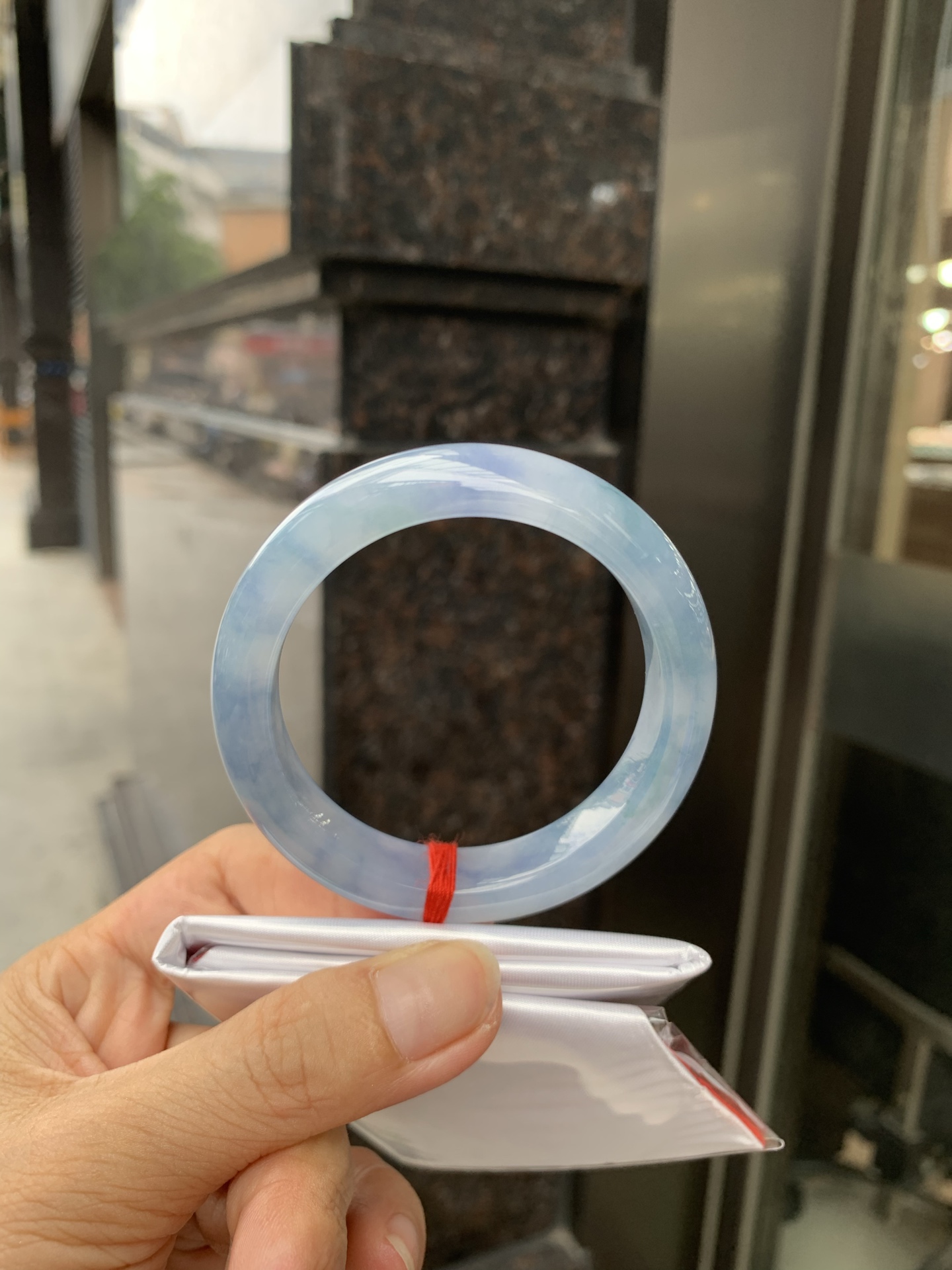 莫奈正圈 0719-53-71 打灯棉线，底妆水细腻，浓郁满色，仿佛莫奈笔下的鸢尾花丛一同盛放，一脚踏入春天的感觉，见光不失色。