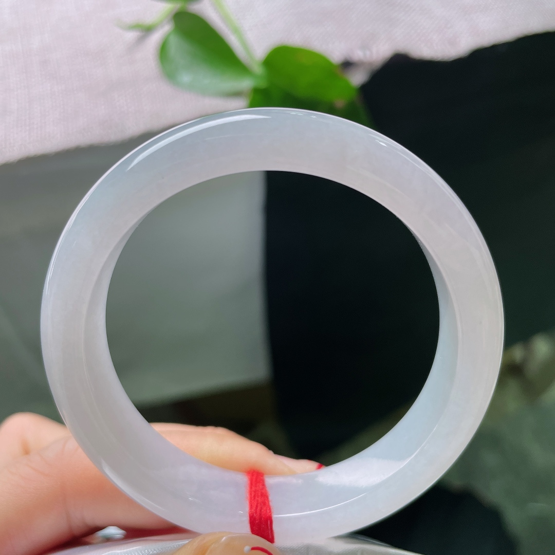 53.5/12.2/8，白月光正圈，是年少时不敢触碰的梦，如今终于安稳地戴在了腕上。有棉线，5592