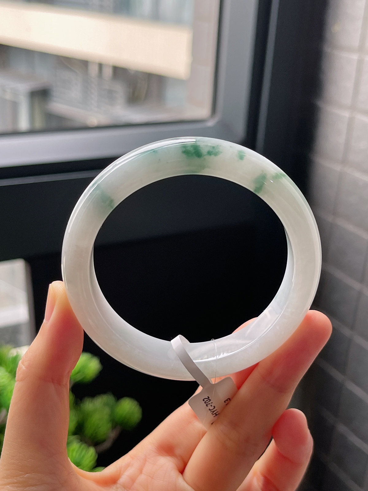 正圈55.7圈口，翡翠糯化种飘绿手镯