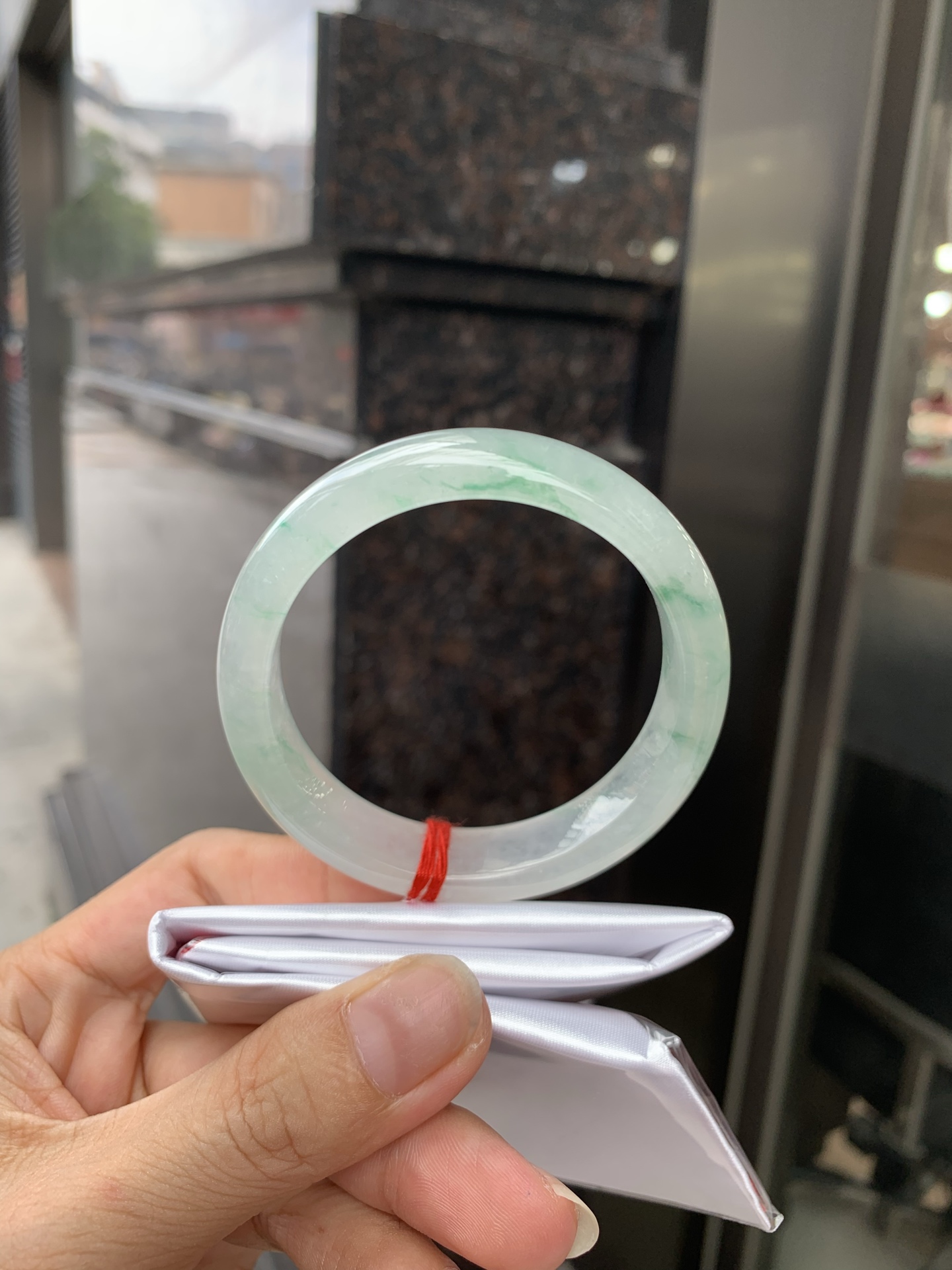冰飘花正圈 51.8-6.8-12.2 0719-53-56 打灯细纹，底妆胶润，冰底中开出了朵朵绿
