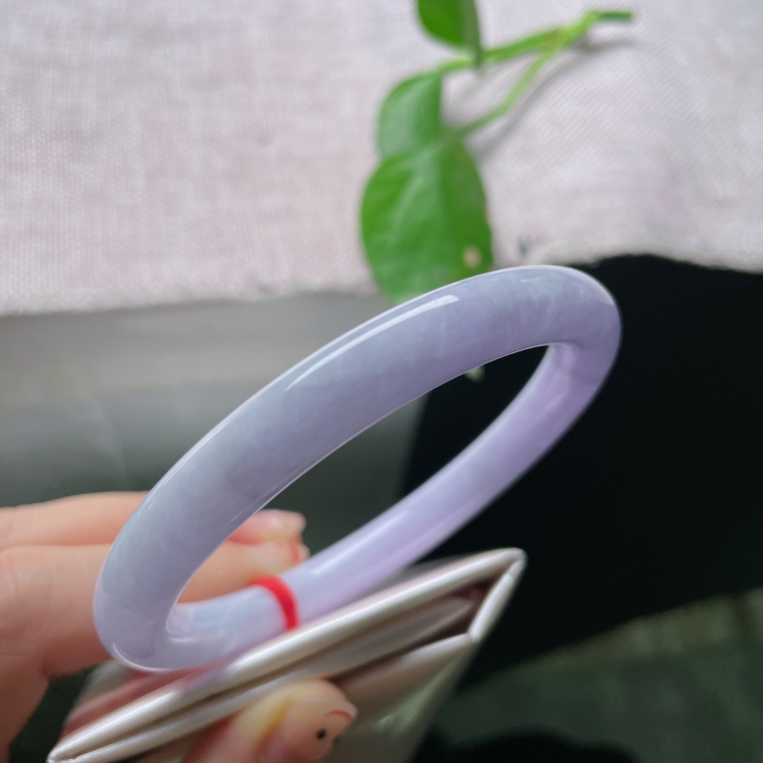 60.2/8.6，美人条，水润，大圈口，颜色艳丽，不俗气，佩戴高贵，有纹，ss55946a