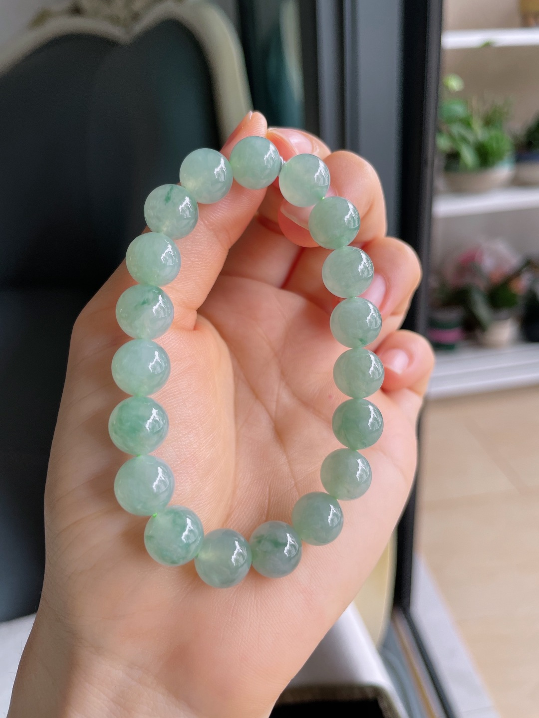 天然翡翠A货，冰飘花手串，尺寸：10mm。【编2973】
