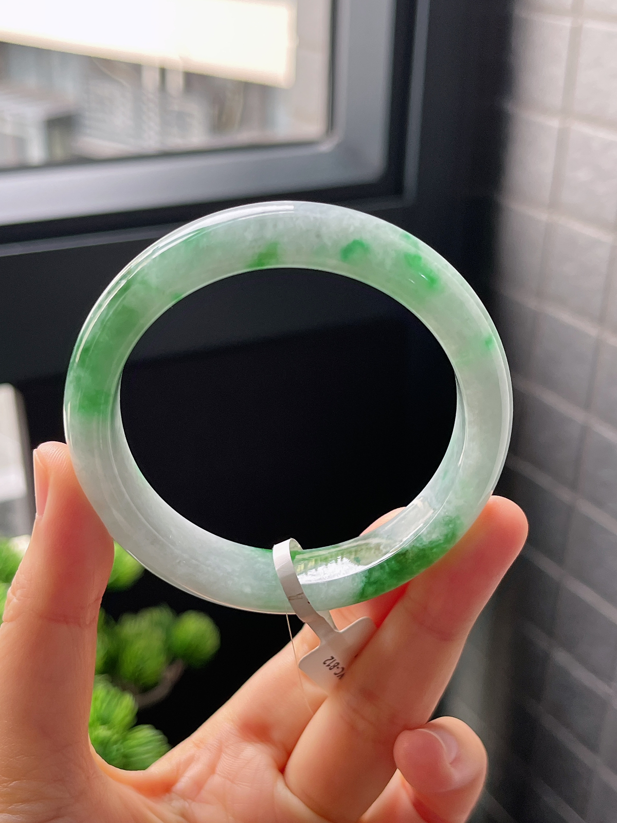 正圈54.2圈口，翡翠糯化种飘绿手镯