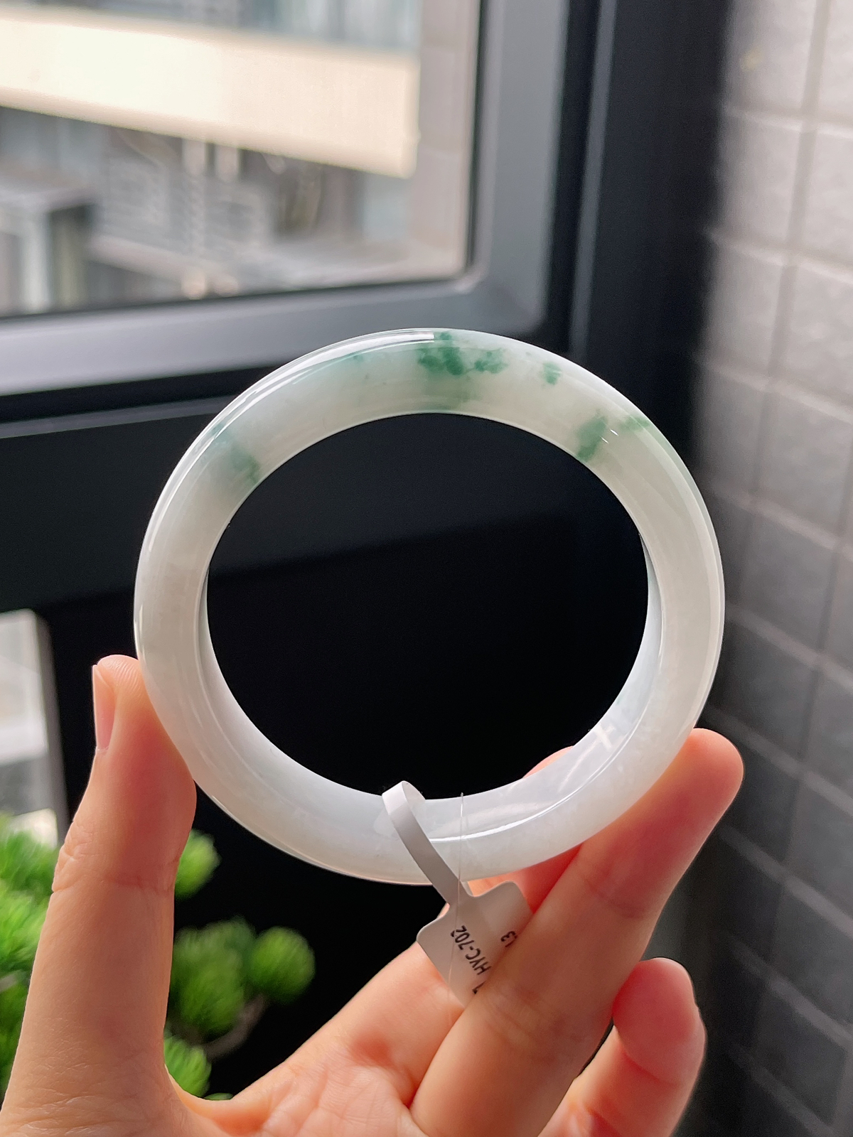 正圈55.7圈口，翡翠糯化种飘绿手镯