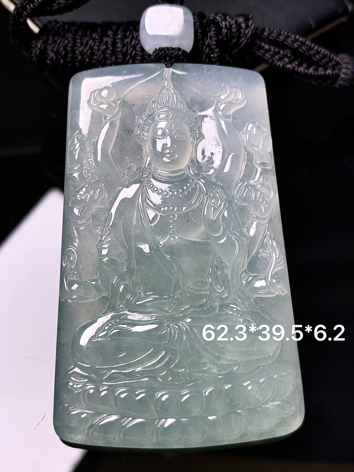 冰种观音菩萨吊坠 玉质细腻 色泽艳丽清新 水润亮眼 整体尺寸62.3*39.5*6.2 L1