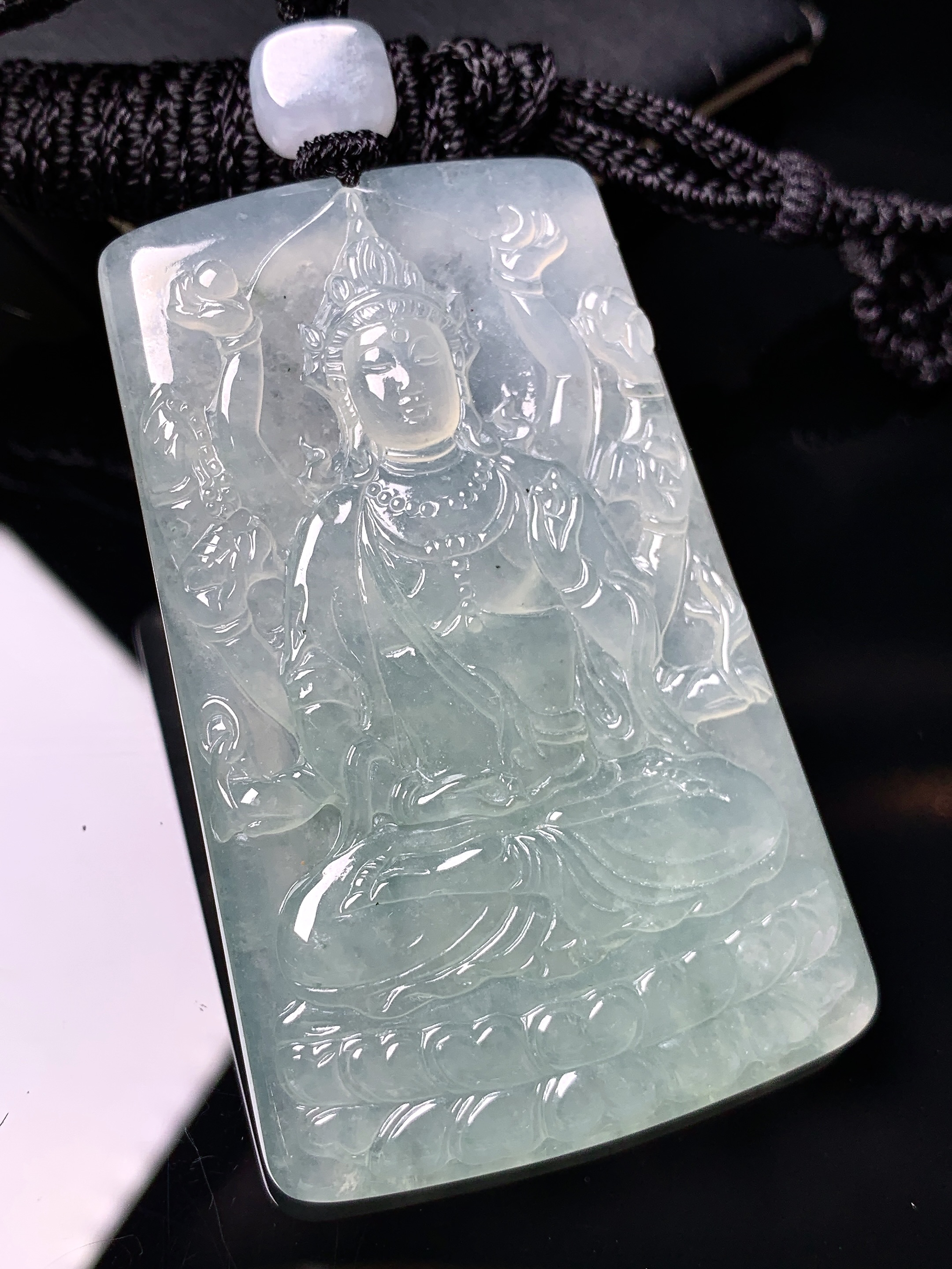 冰种观音菩萨吊坠 玉质细腻 色泽艳丽清新 水润亮眼 整体尺寸62.3*39.5*6.2 L1